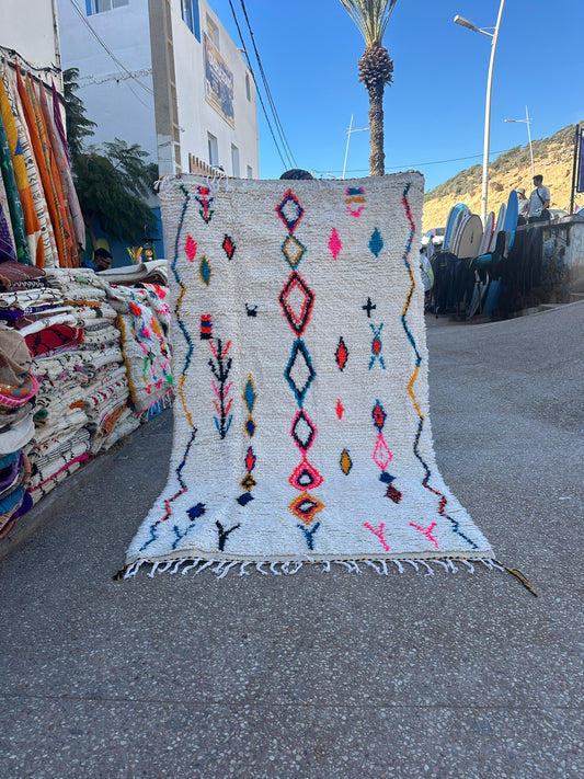 Handmade Azilal Rug, size 250 x 150 cm || 8.2 x 4.92 ft