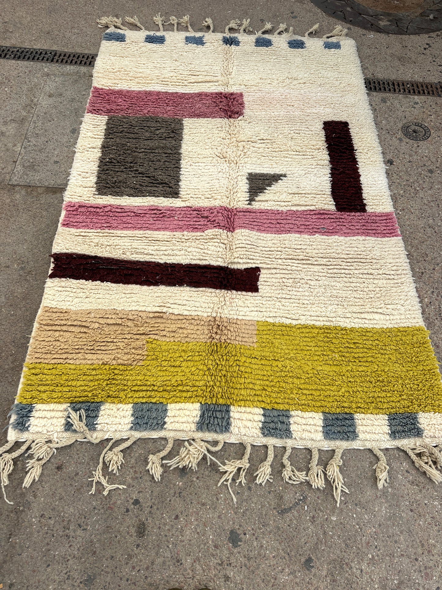 Handmade Beni Ouarain, size 250 x 150 cm || 8.2 x 4.92 ft