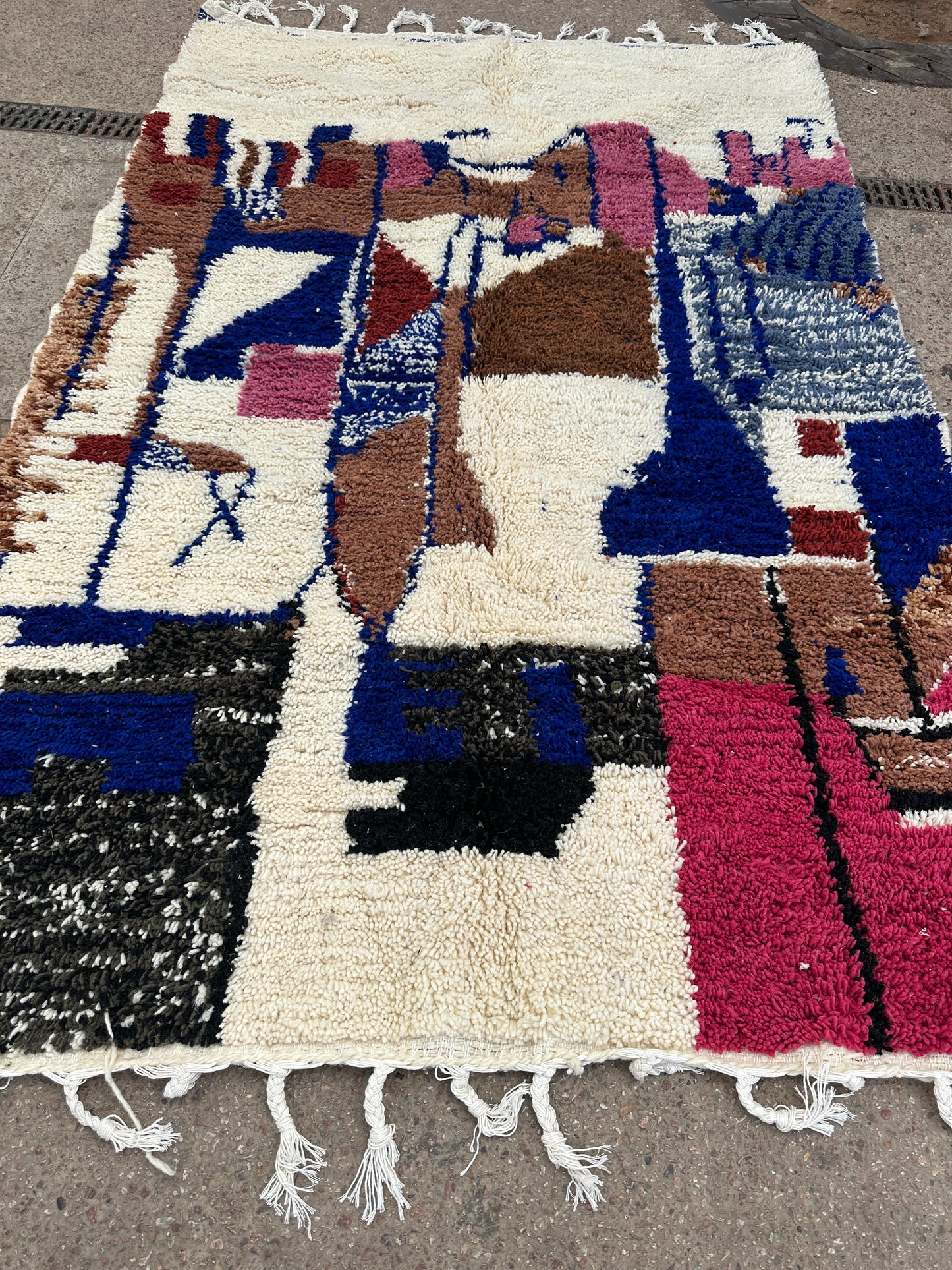 Handmade Beni Ouarain, size 250 x 150 cm || 8.2 x 4.92 ft