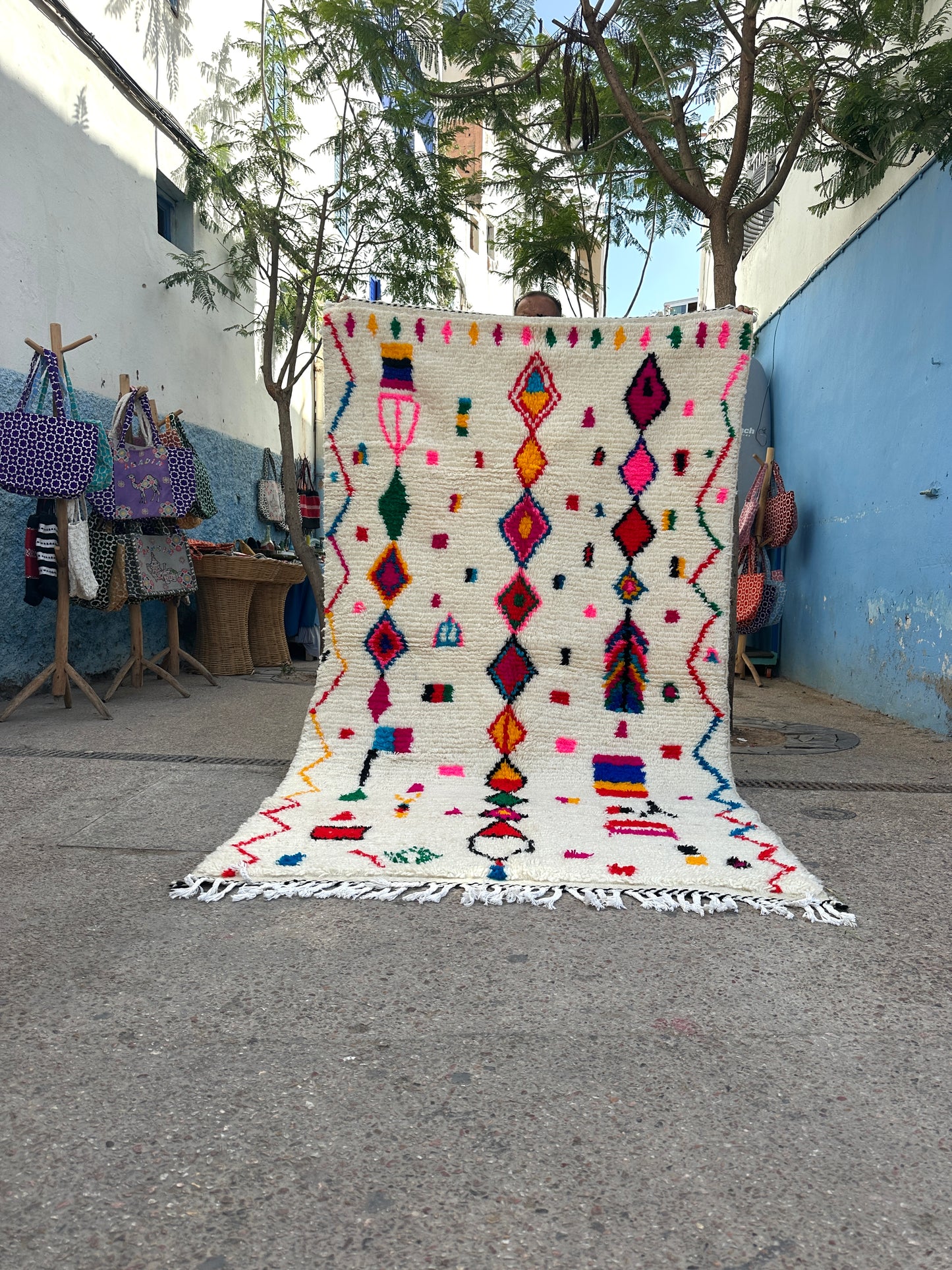 Handmade Azilal Rug, size 250 x 150 cm || 8.2 x 4.92 ft