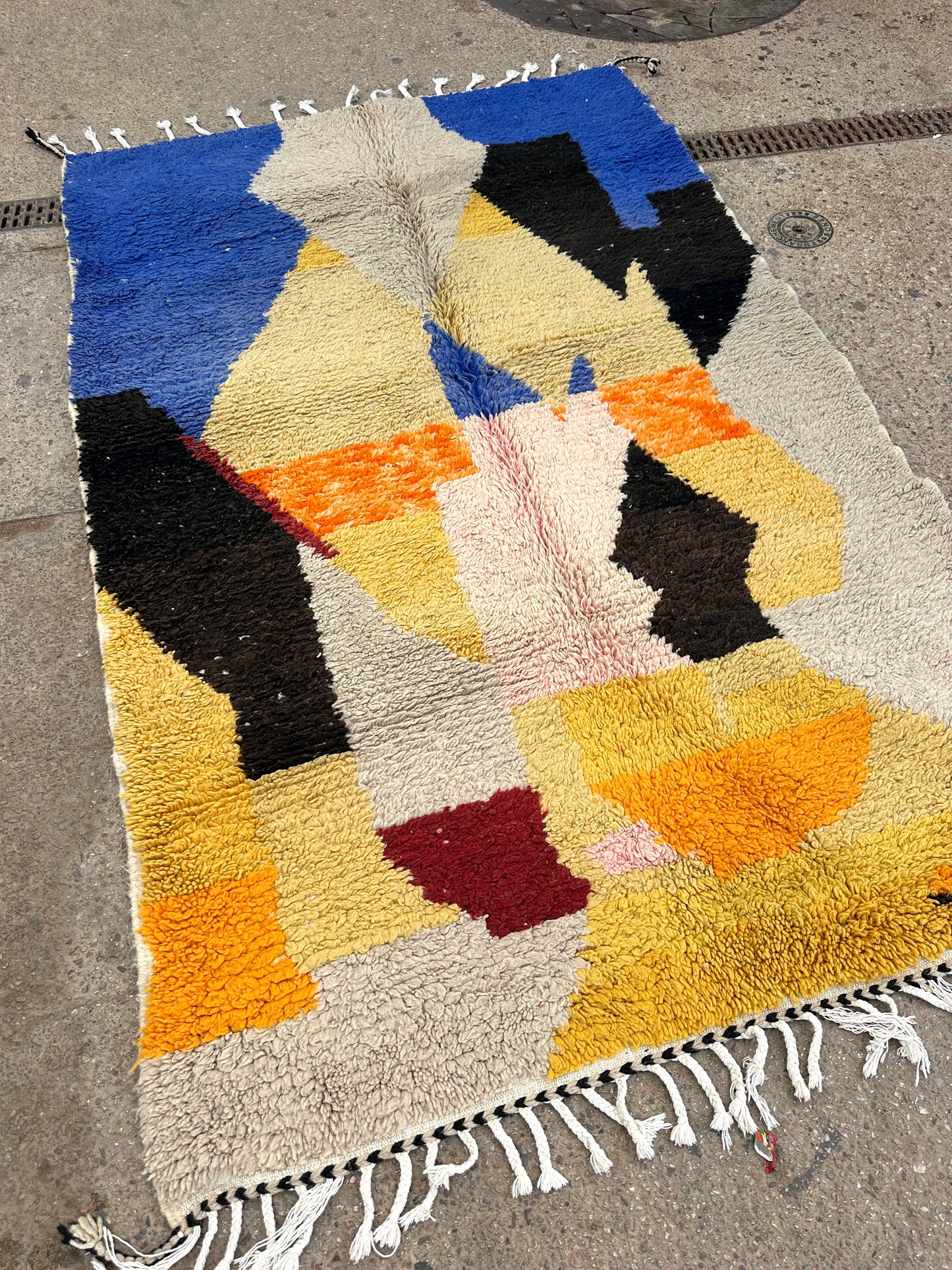 Handmade Beni Ouarain, size 250 x 150 cm || 8.2 x 4.92 ft