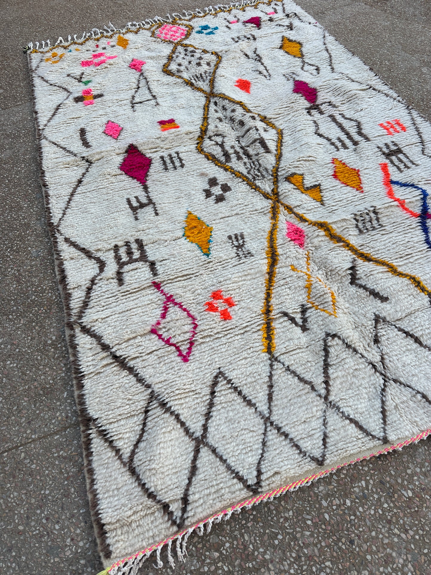 Azilal Rug, size 300 x 200 cm || 9.84 x 6.56 ft