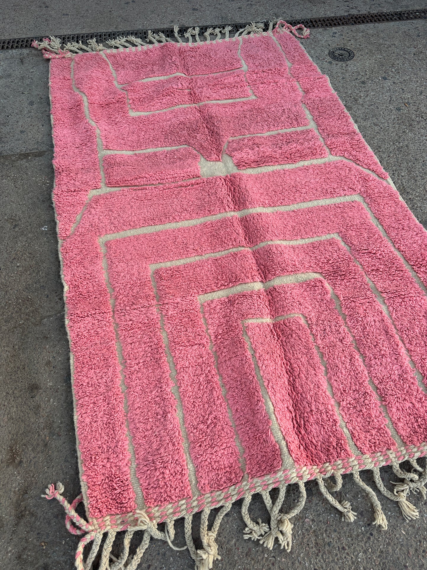 Handmade Beni Ouarain, size 250 x 150 cm || 8.2 x 4.92 ft