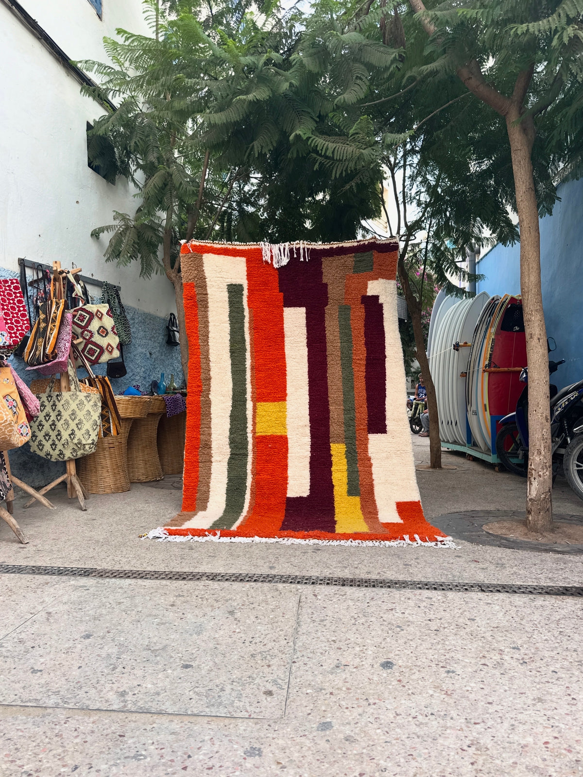 Handmade Azilal Rug, size 250 x 150 cm || 8.2 x 4.92 ft