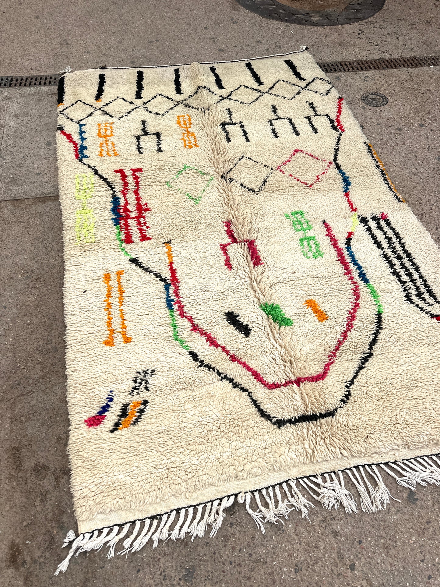 Handmade Beni Ouarain, size 250 x 150 cm || 8.2 x 4.92 ft