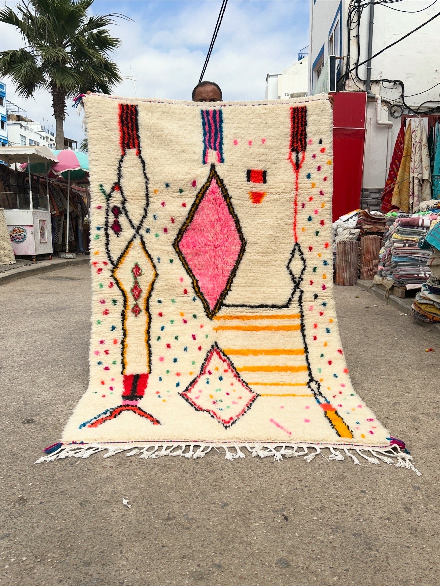 Handmade Azilal Rug, size 250 x 150 cm || 8.2 x 4.92 ft