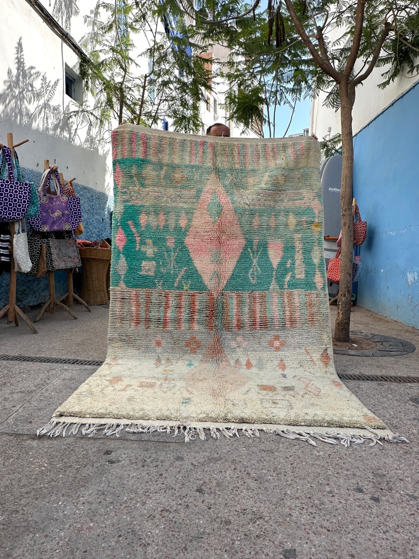 Handmade Azilal Rug, size 250 x 150 cm || 8.2 x 4.92 ft