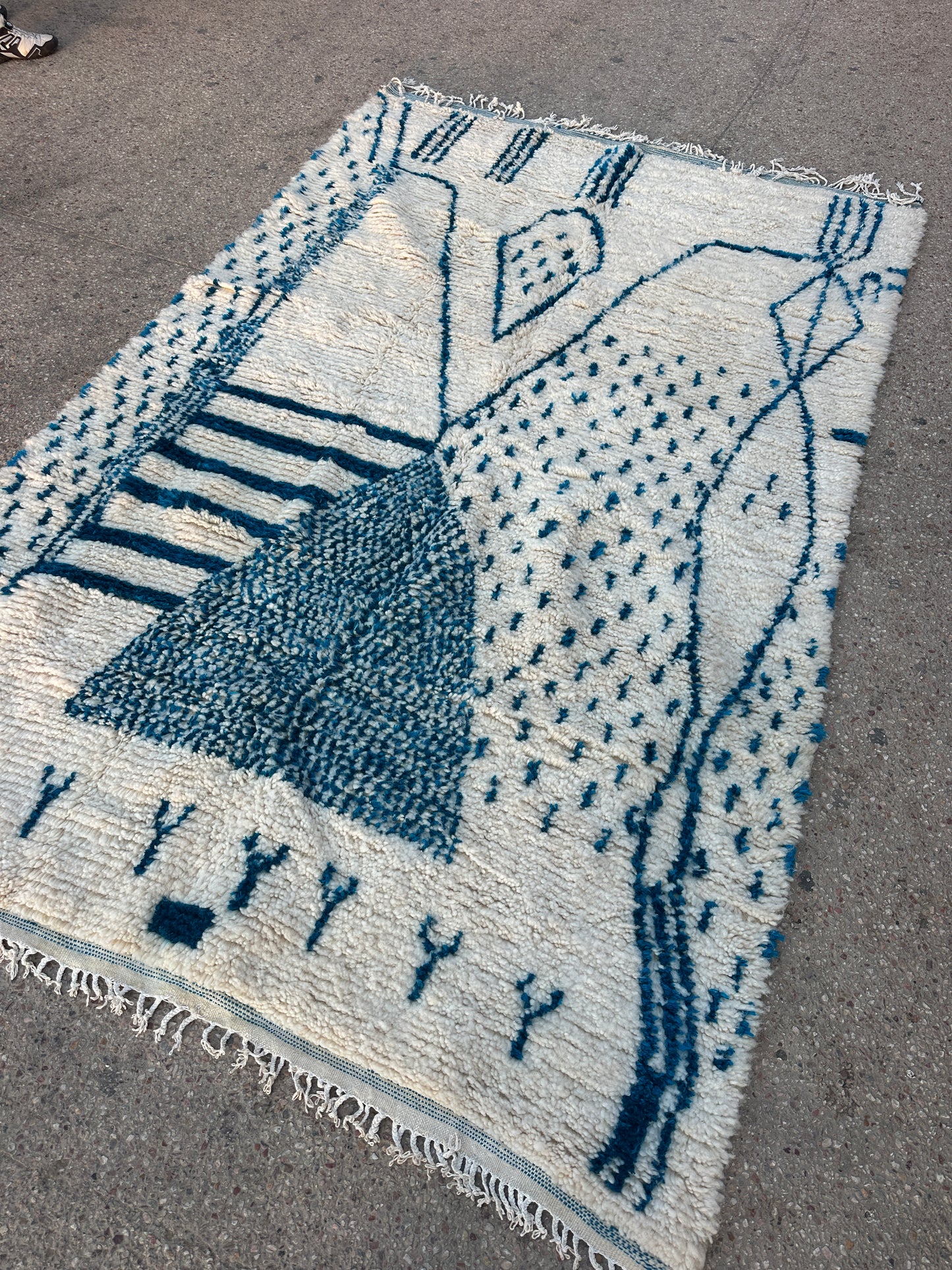 Handmade Azilal Rug, size 300 x 200 cm || 9.84 x 6.56 ft