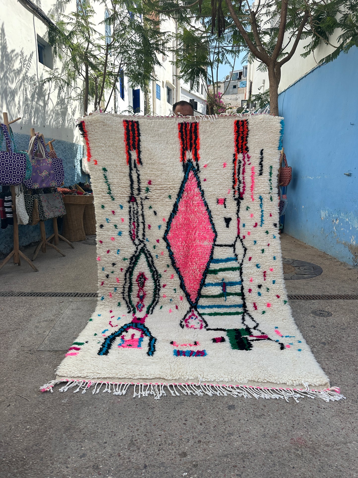 Handmade Azilal Rug, size 250 x 150 cm || 8.2 x 4.92 ft