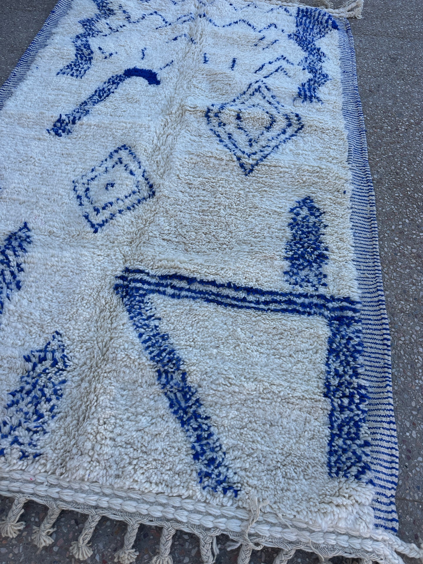Beni Ouarain Rug size 250 x 150 cm || 8.2 x 4.92 ft