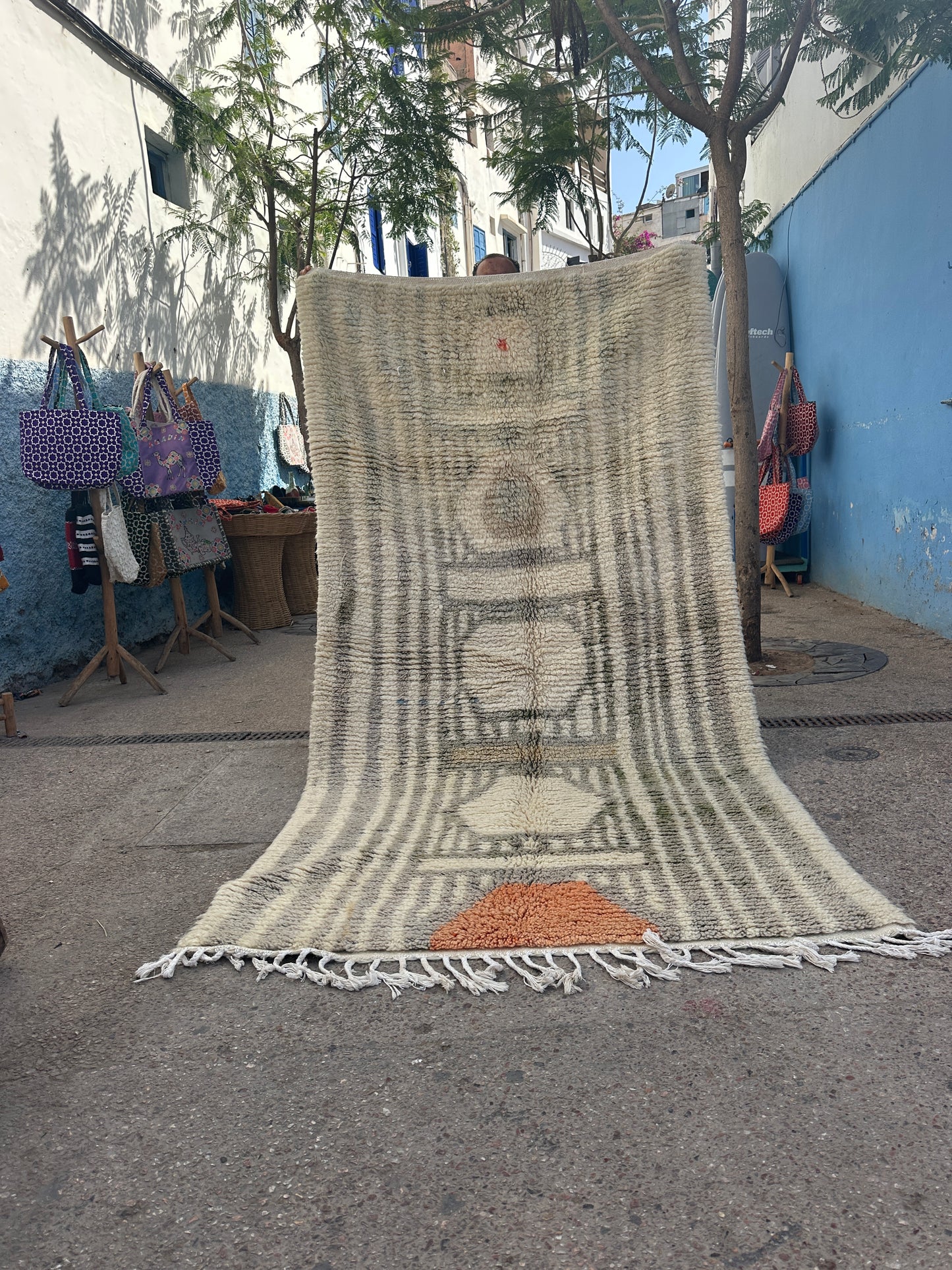 Handmade Beni Ouarain, size 250 x 150 cm || 8.2 x 4.92 ft