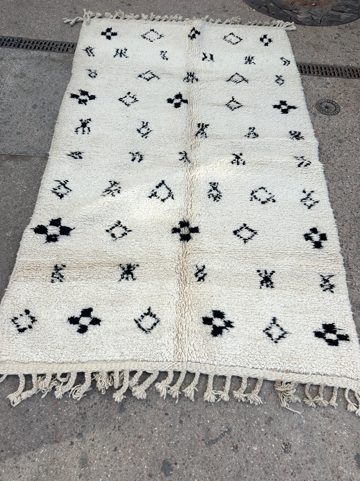 Handmade Beni Ouarain, size 250 x 150 cm || 8.2 x 4.92 ft