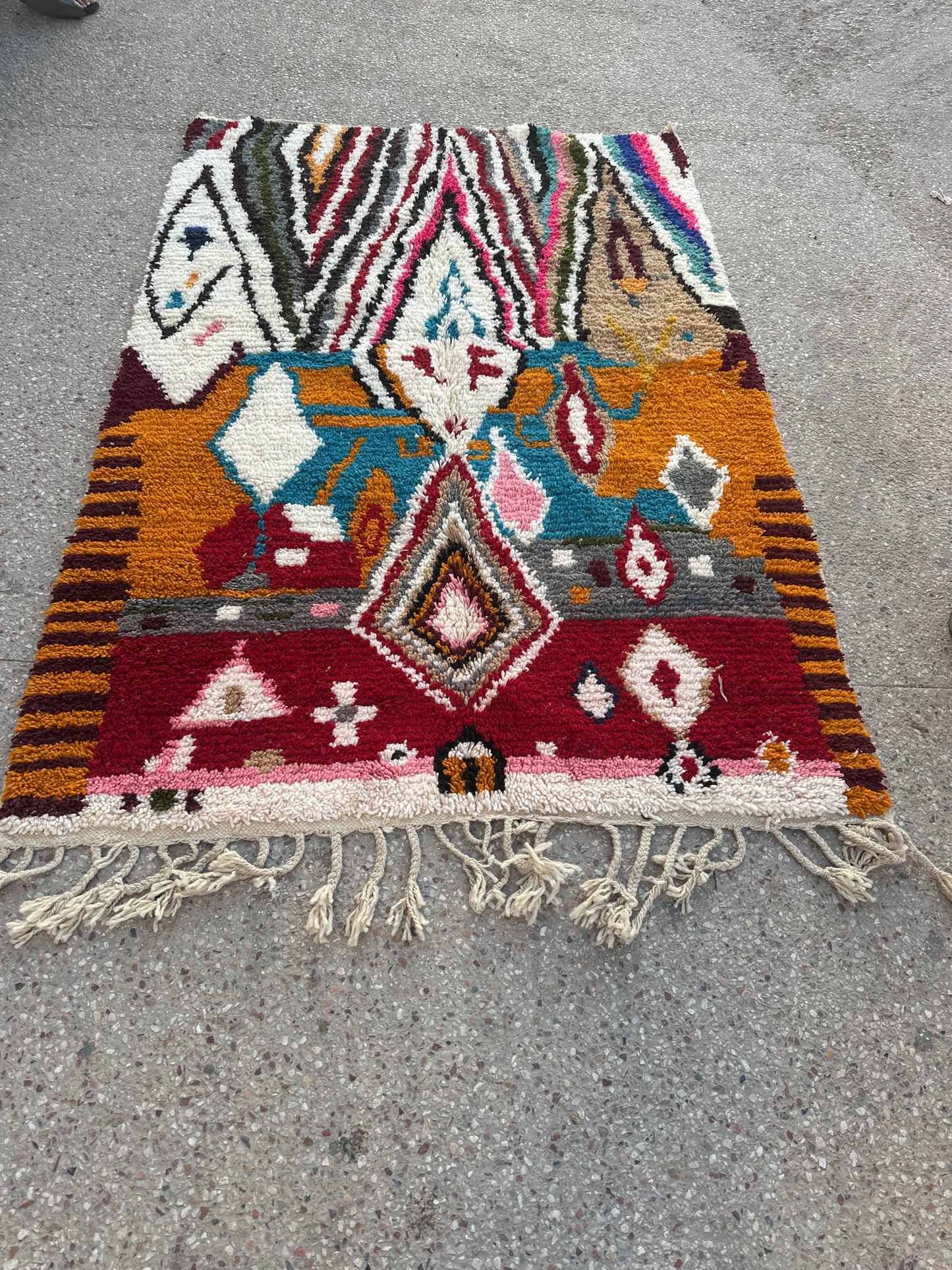 Handmade Azilal Rug, size 250 x 150 cm || 8.2 x 4.92 ft