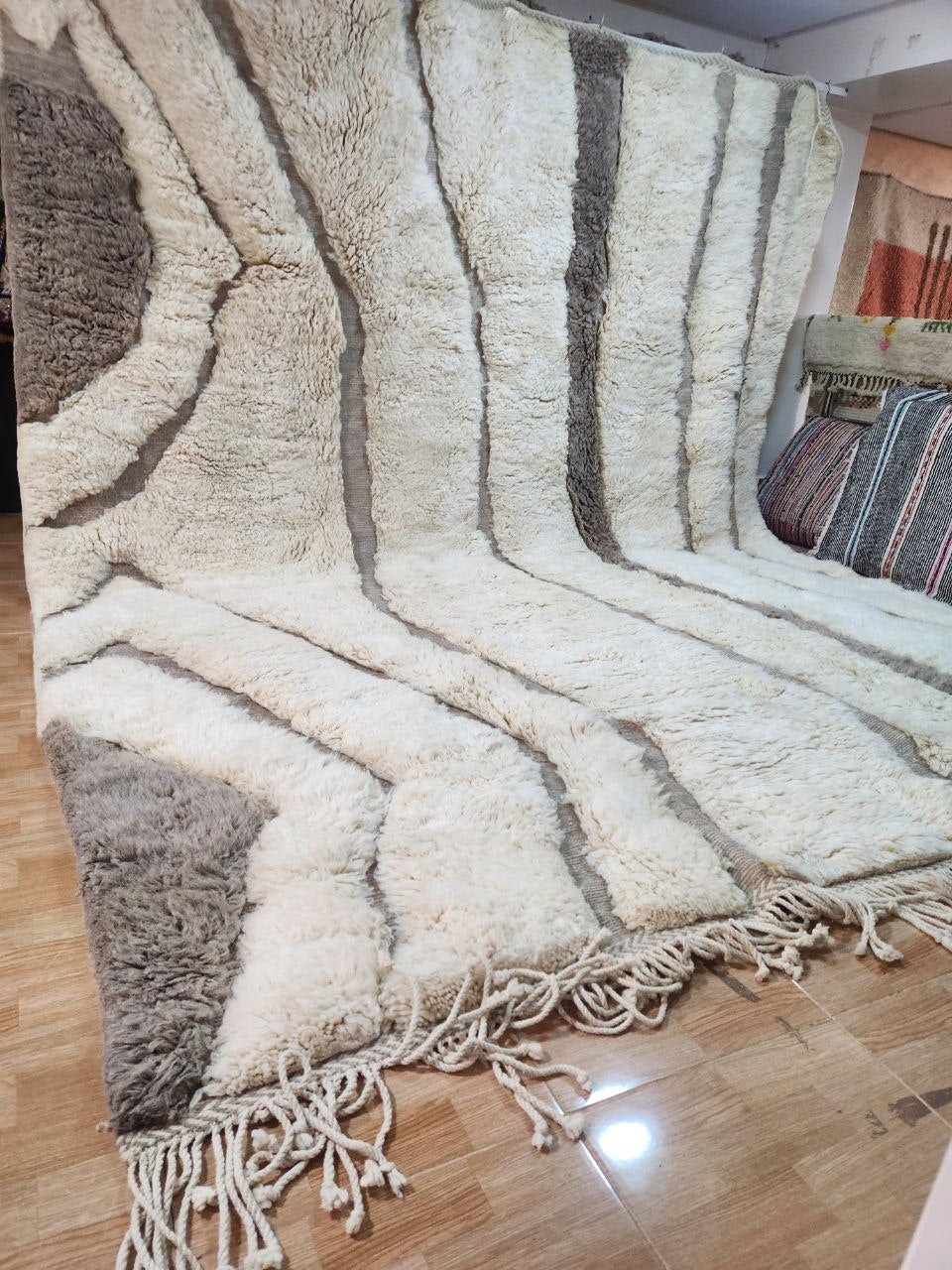 Mrirt Rug size 350 x 290 cm