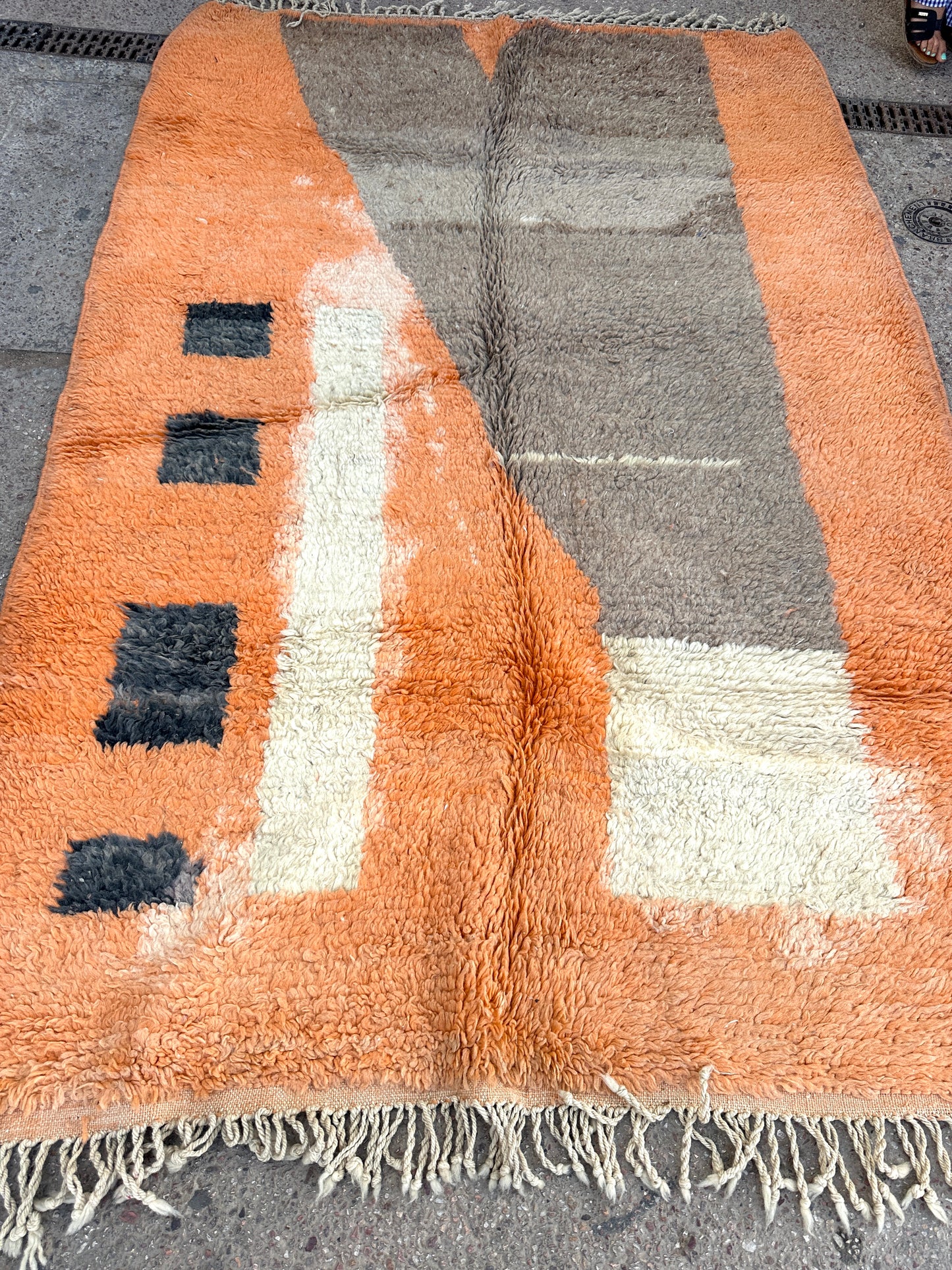 Handmade Azilal Rug, size 250 x 150 cm || 8.2 x 4.92 ft