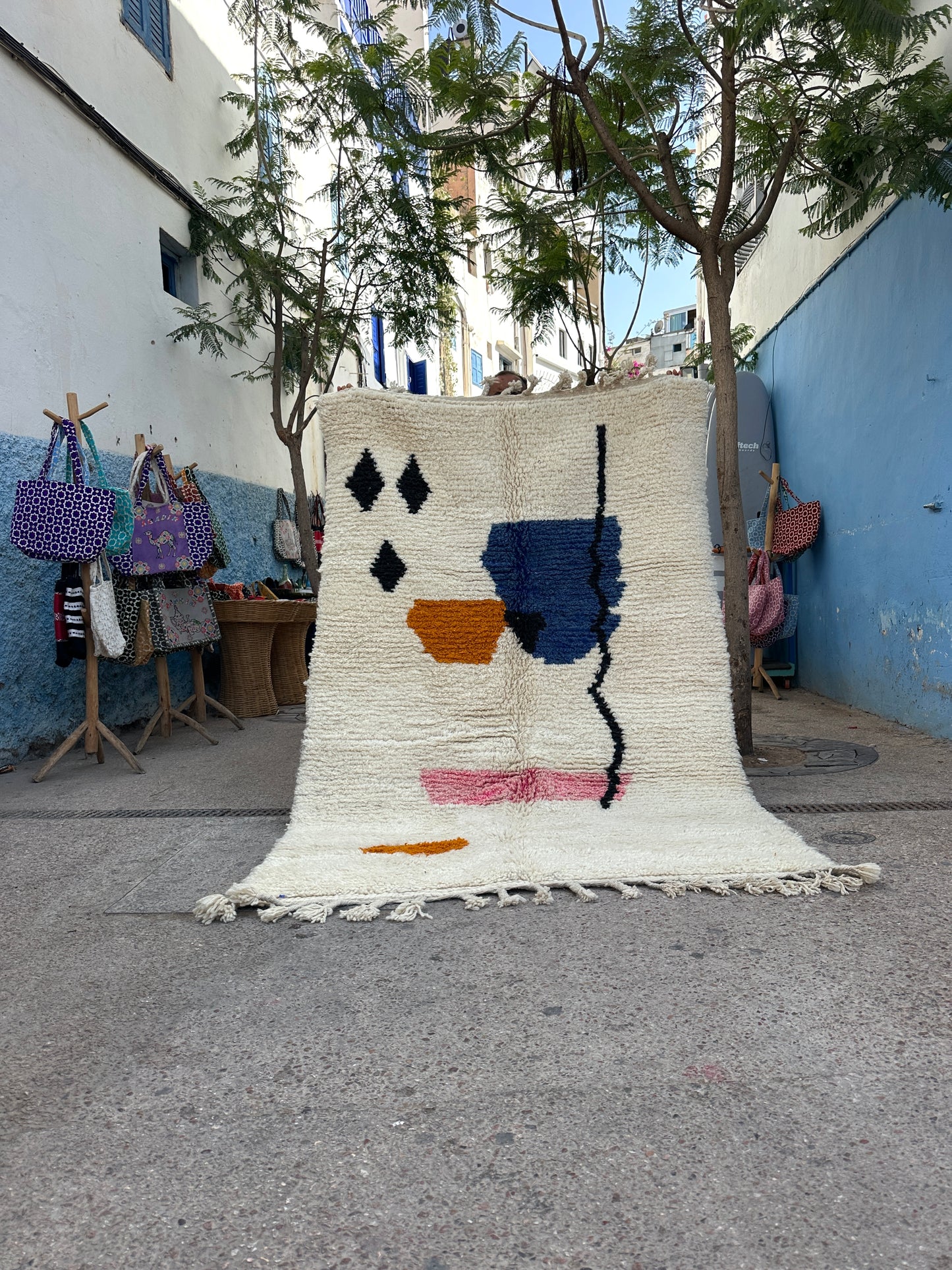 Handmade Beni Ouarain, size 250 x 150 cm || 8.2 x 4.92 ft