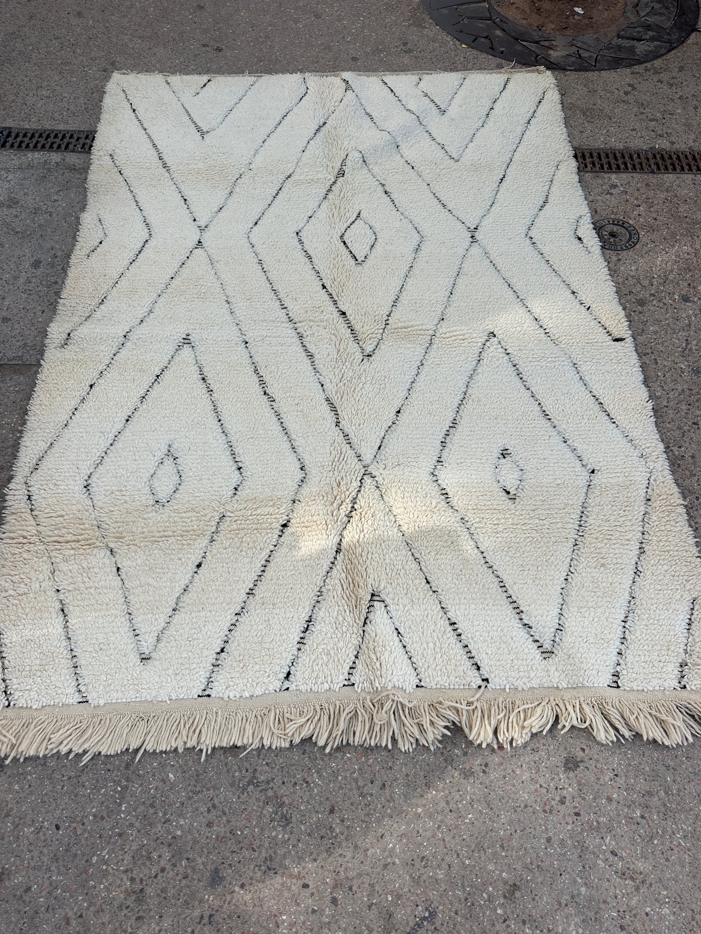 Handmade Beni Ouarain, size 250 x 150 cm || 8.2 x 4.92 ft