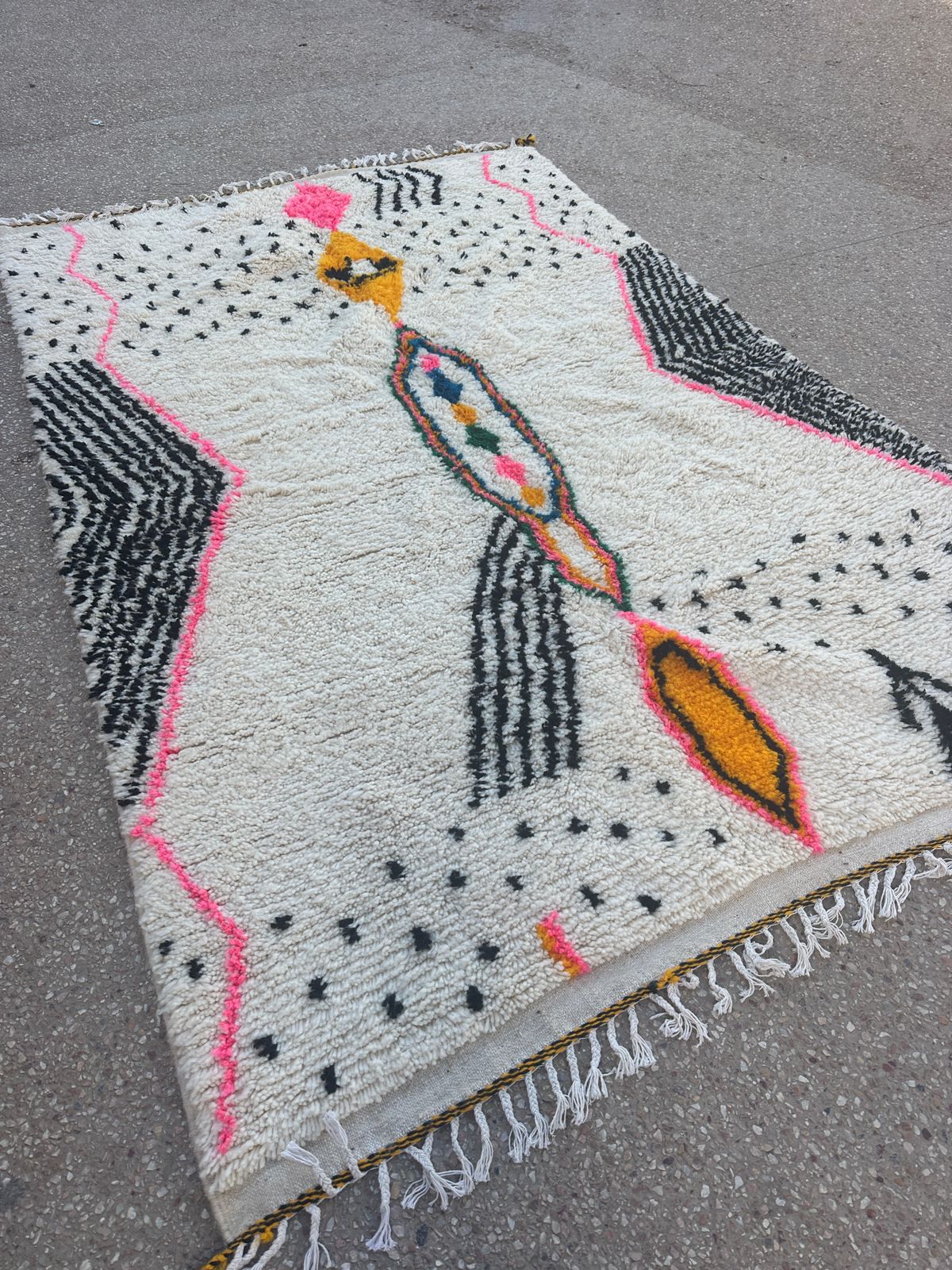 Handmade Azilal Rug, size 300 x 200 cm || 9.84 x 6.56 ft