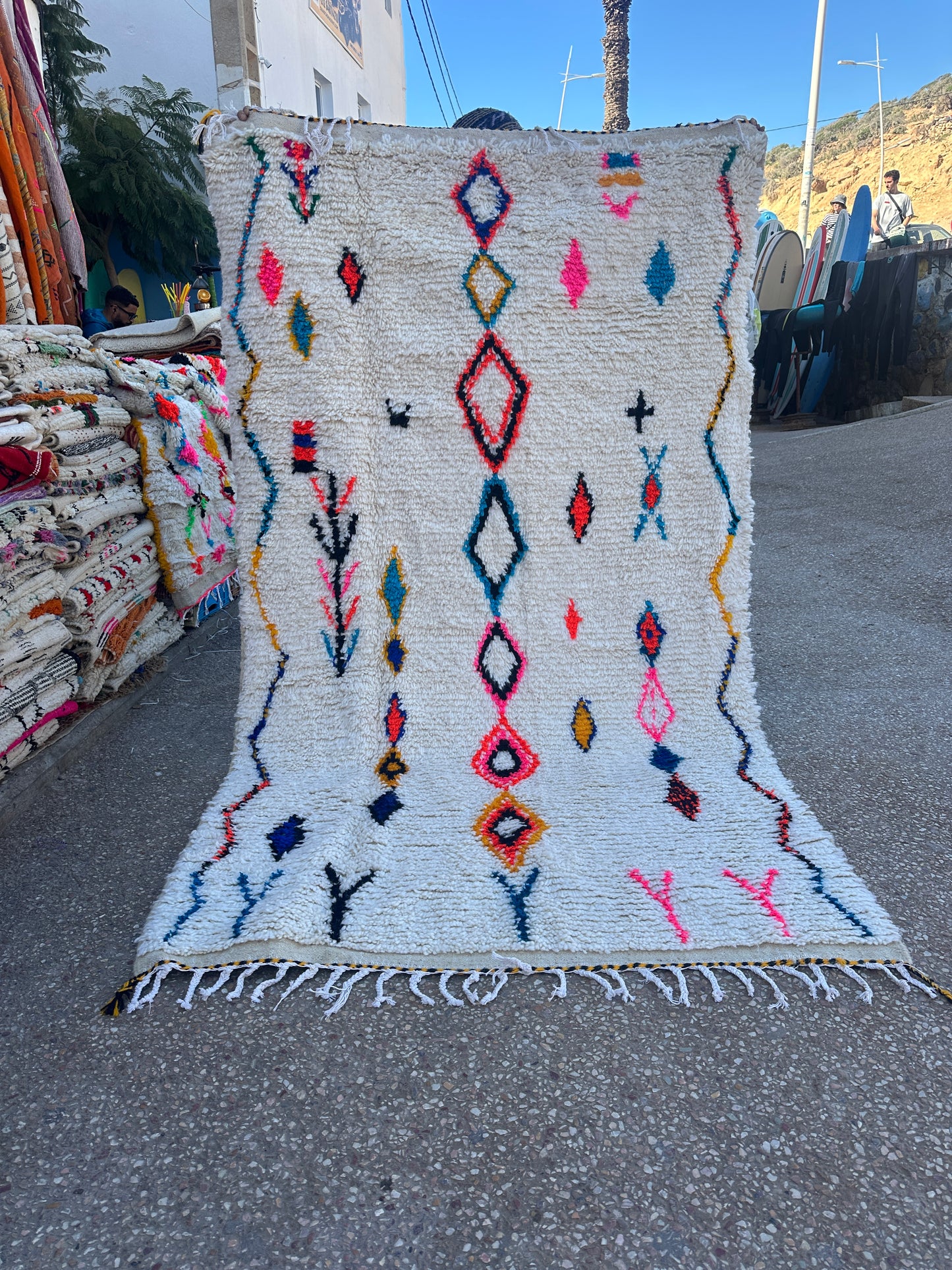 Handmade Azilal Rug, size 250 x 150 cm || 8.2 x 4.92 ft
