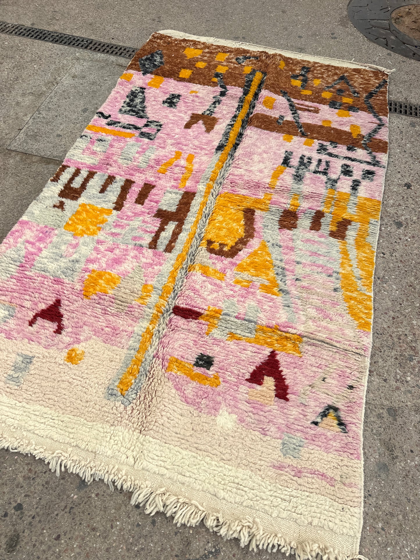 Handmade Beni Ouarain, size 250 x 150 cm || 8.2 x 4.92 ft