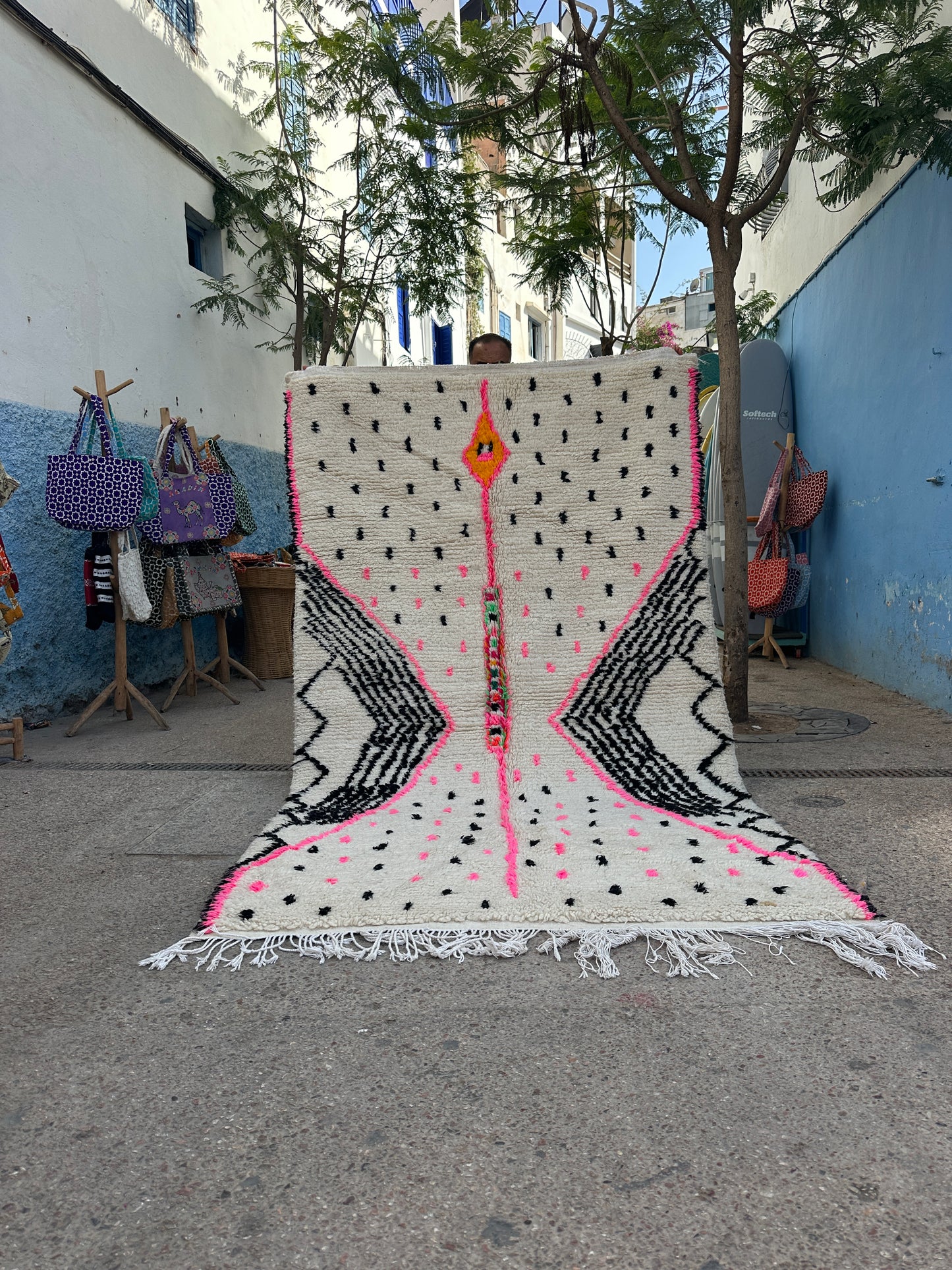 Handmade Azilal Rug, size 250 x 150 cm || 8.2 x 4.92 ft