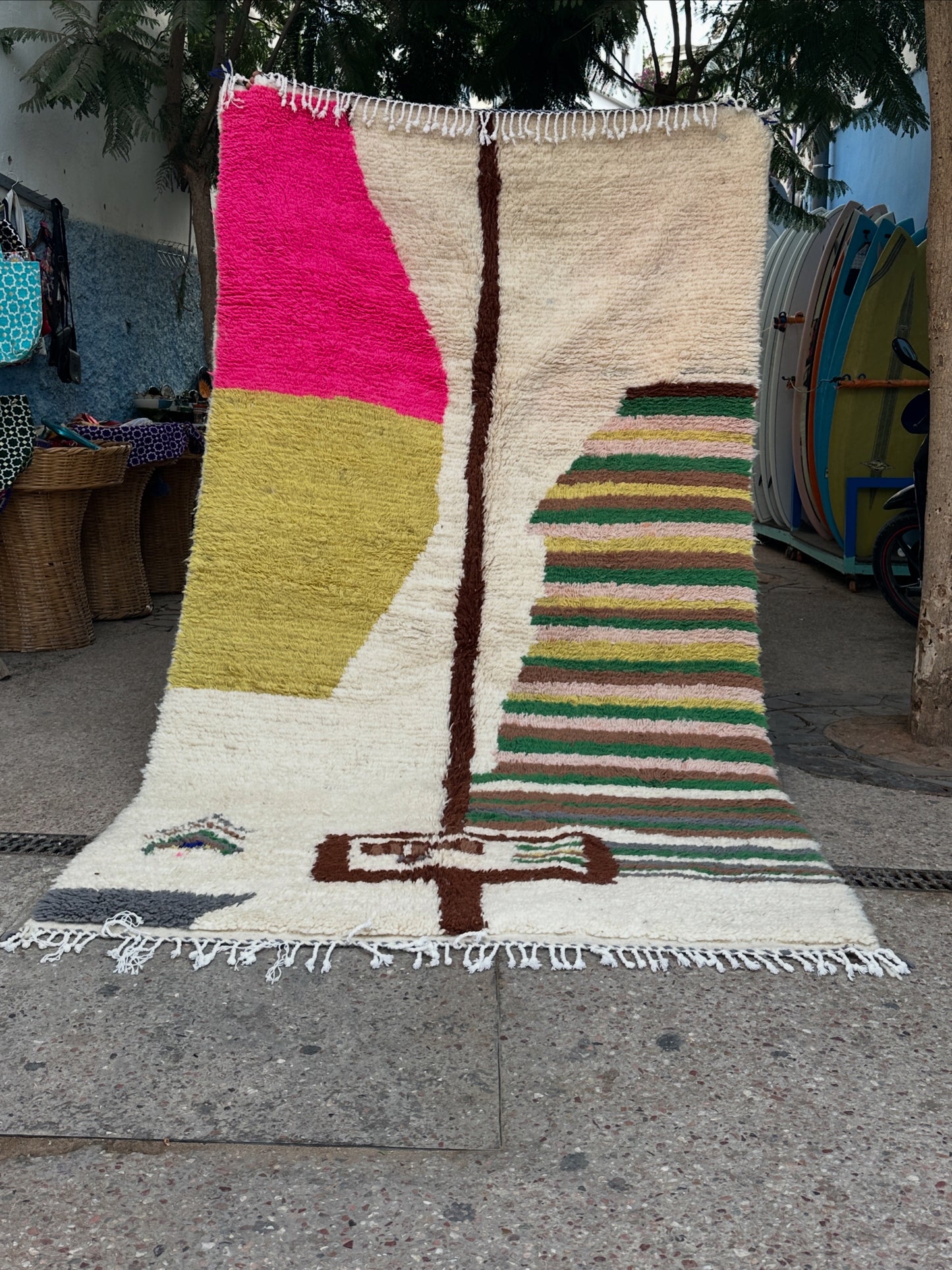 Handmade Azilal Rug, size 250 x 150 cm || 8.2 x 4.92 ft