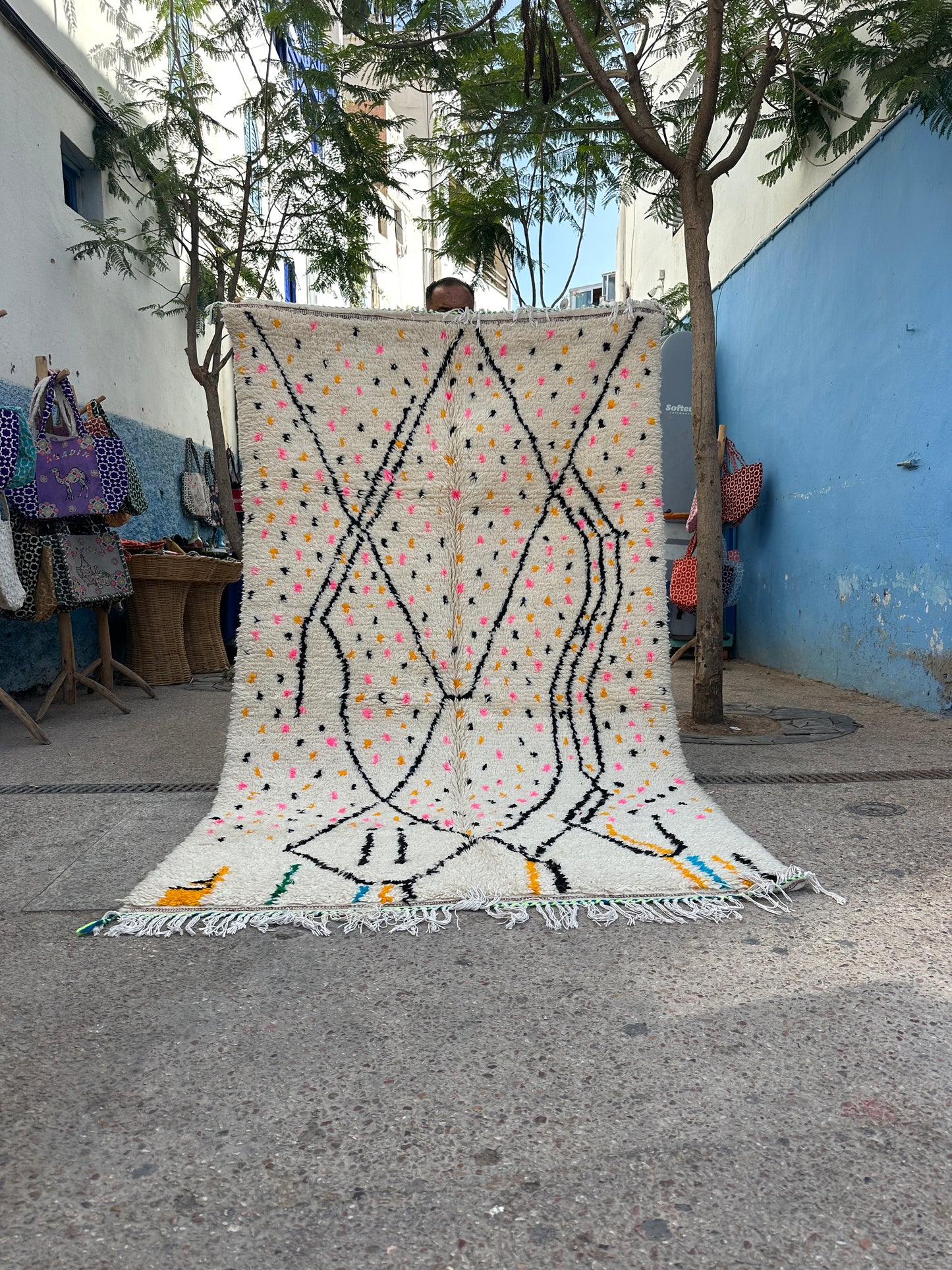 Handmade Azilal Rug, size 250 x 150 cm || 8.2 x 4.92 ft