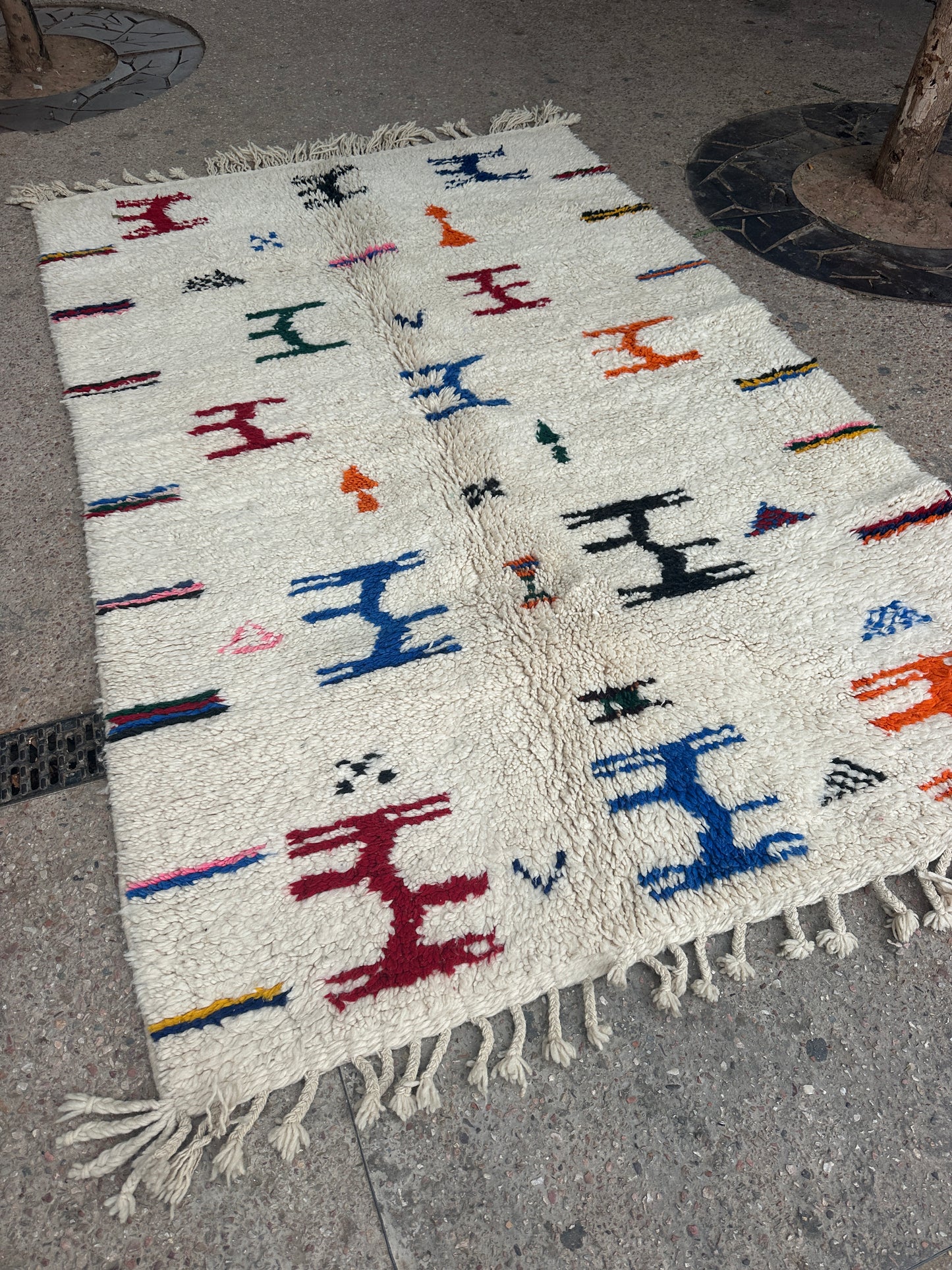 Handmade Beni Ouarain, size 250 x 150 cm || 8.2 x 4.92 ft