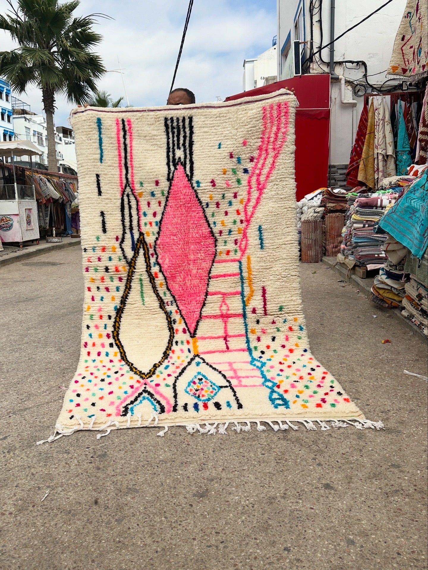 Handmade Azilal Rug, size 250 x 150 cm || 8.2 x 4.92 ft