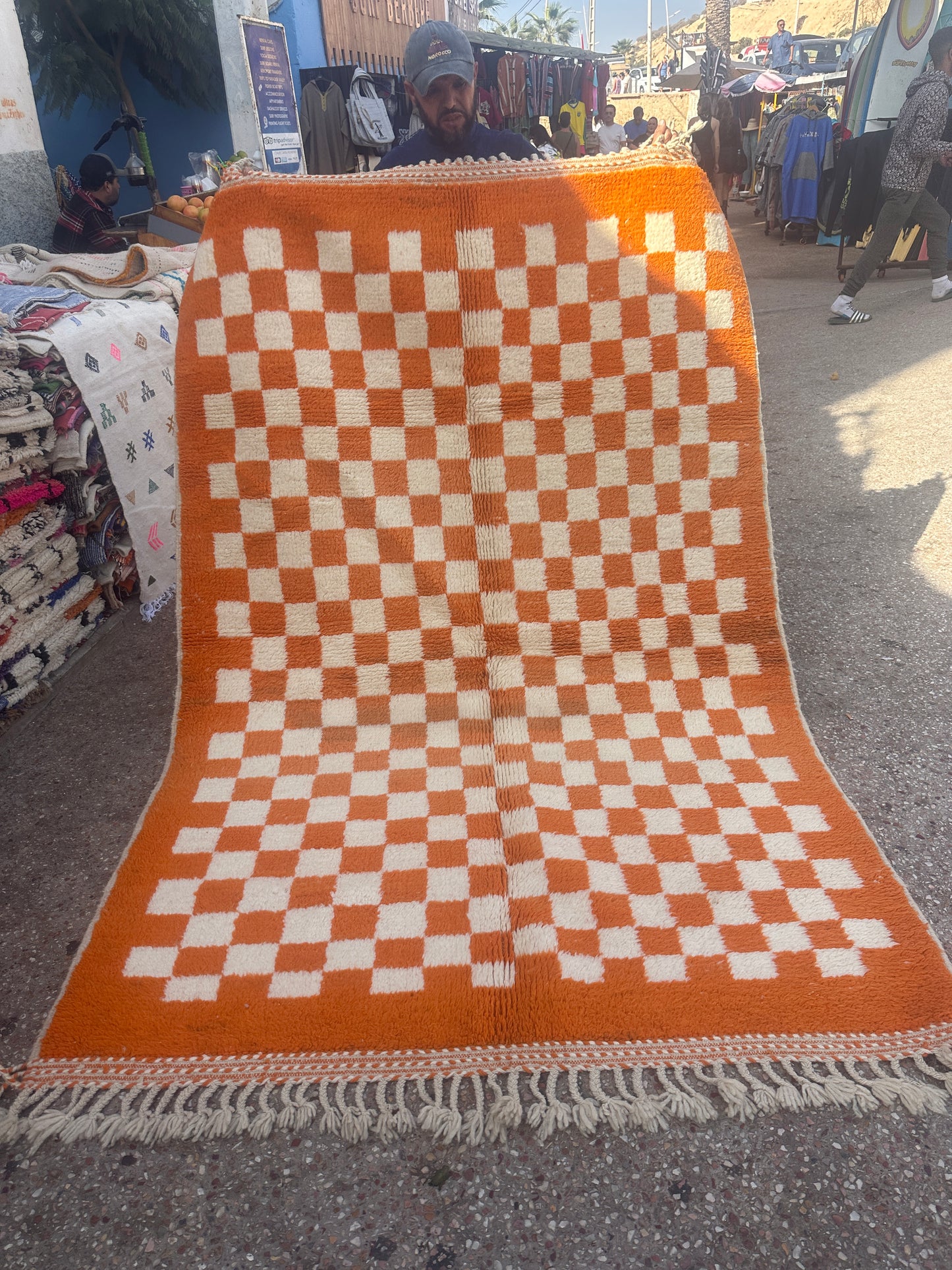 Handmade Azilal Rug, size 250 x 150 cm || 8.2 x 4.92 ft