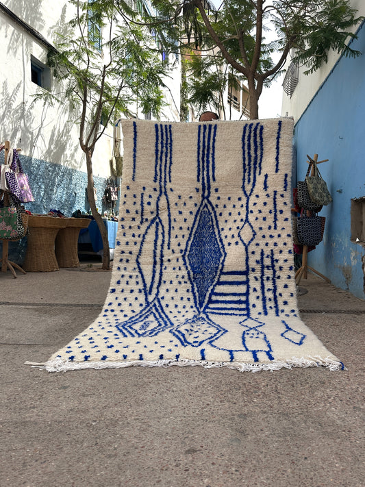 Handmade Azilal Rug, size 250 x 150 cm || 8.2 x 4.92 ft