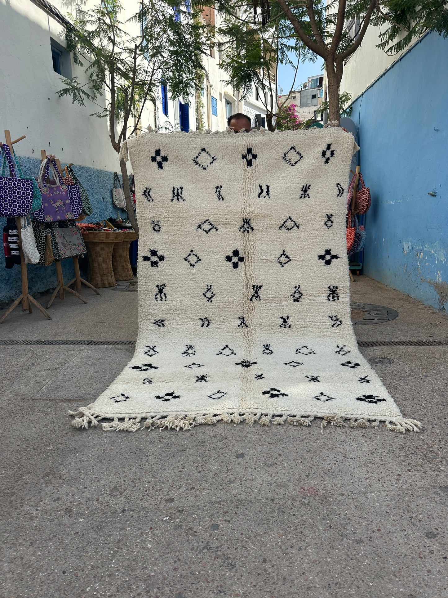 Handmade Beni Ouarain, size 250 x 150 cm || 8.2 x 4.92 ft
