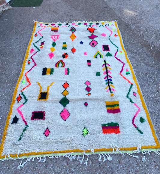 Handmade Azilal Rug, size 250 x 150 cm || 8.2 x 4.92 ft
