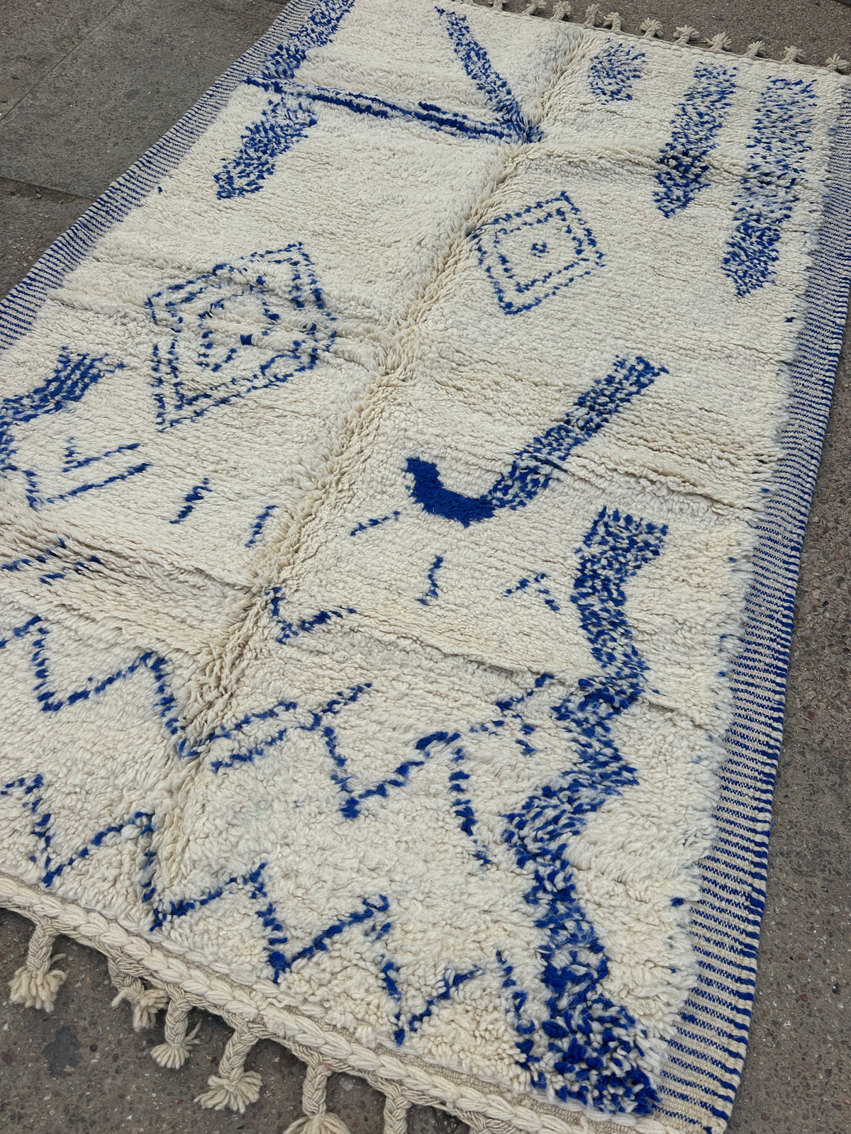 Beni Ouarain Rug size 250 x 150 cm || 8.2 x 4.92 ft