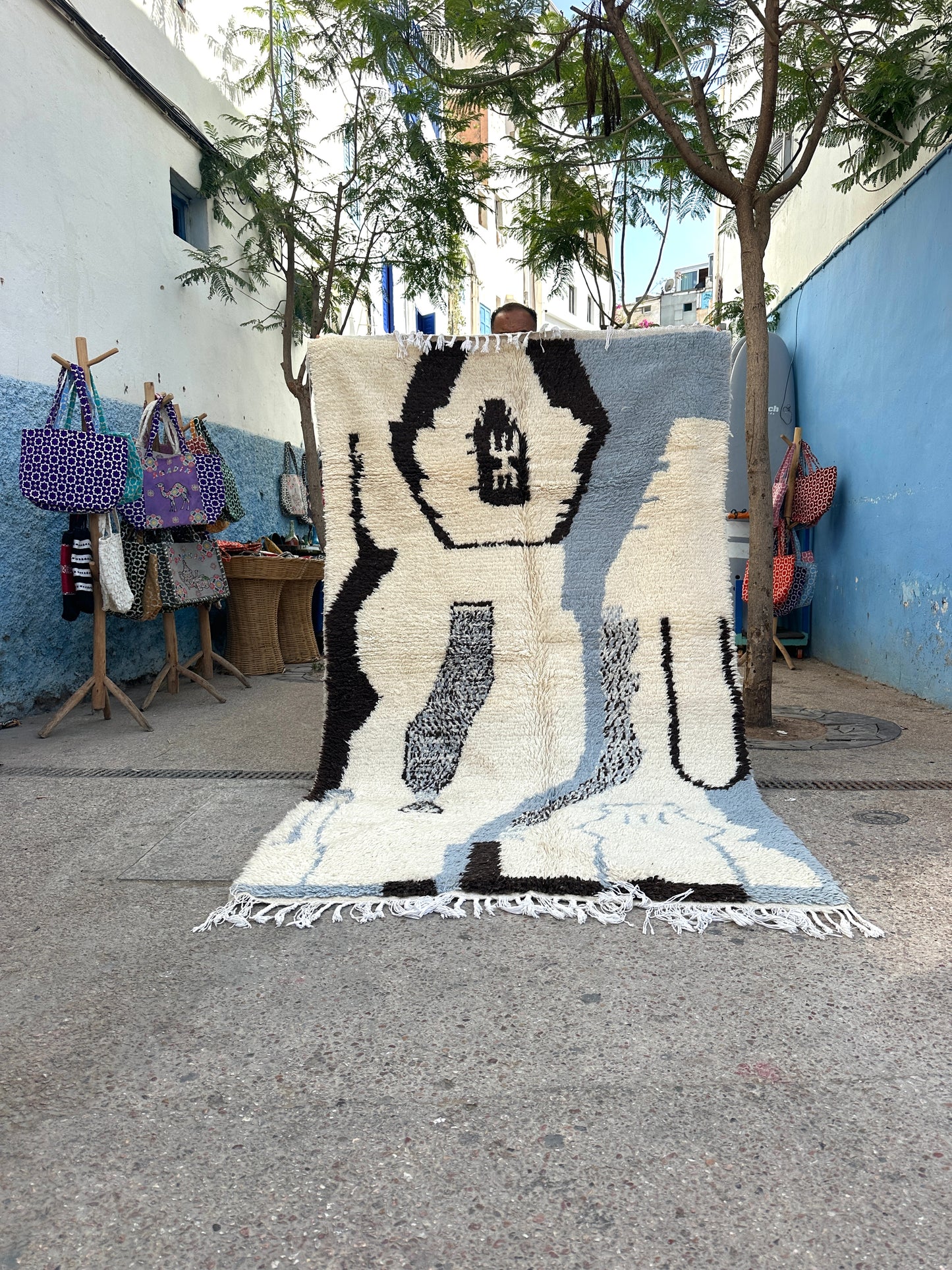 Handmade Azilal Rug, size 250 x 150 cm || 8.2 x 4.92 ft