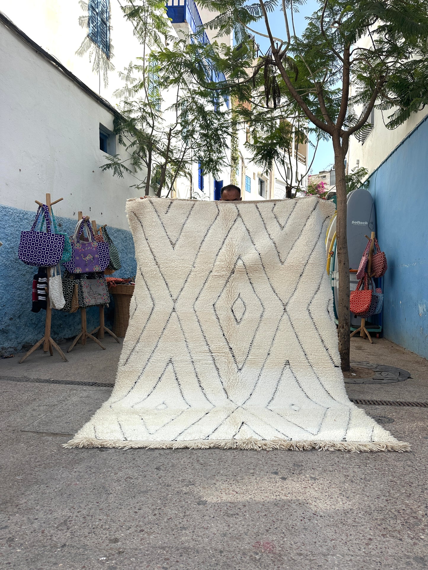Handmade Beni Ouarain, size 250 x 150 cm || 8.2 x 4.92 ft