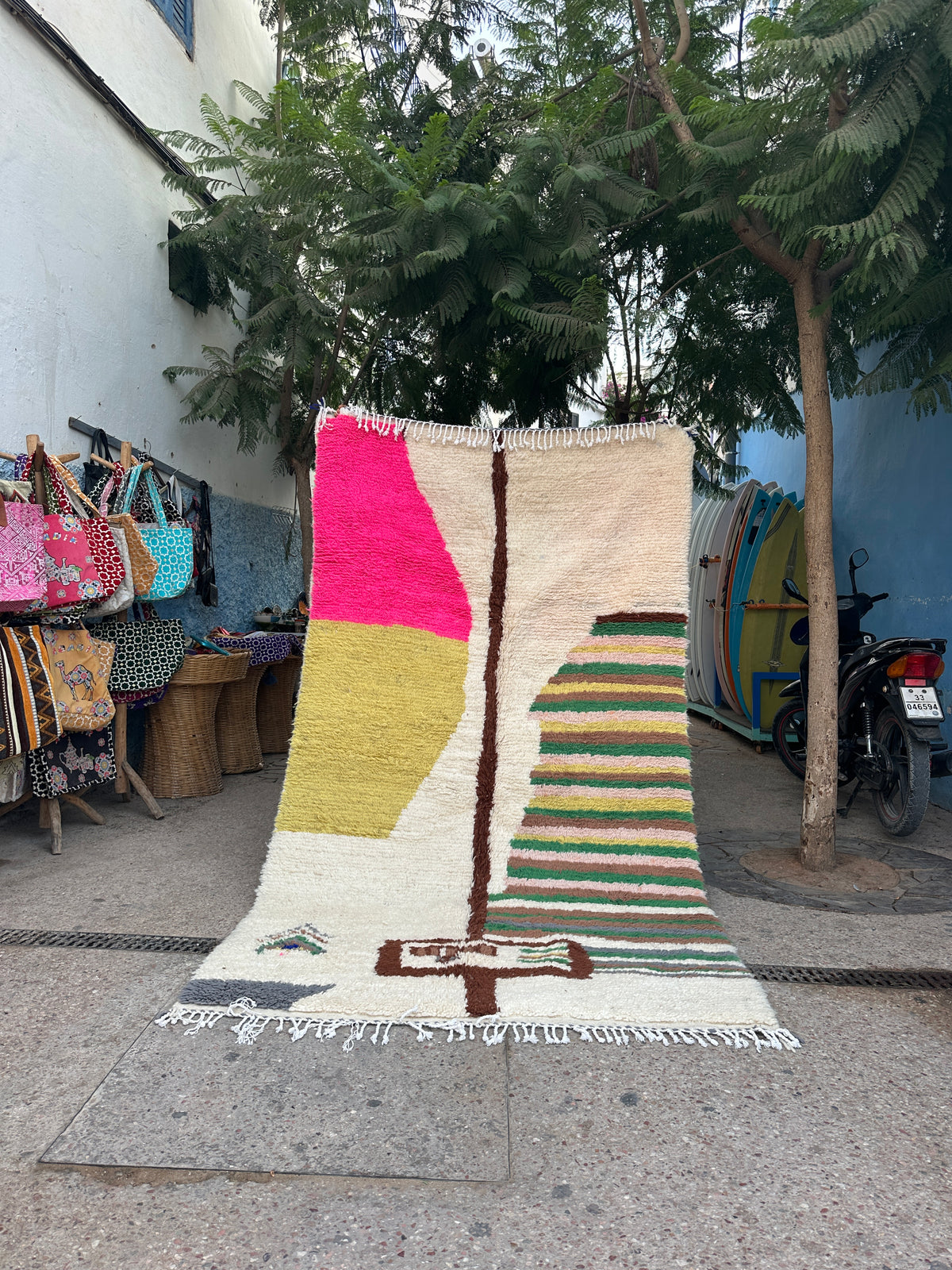 Handmade Azilal Rug, size 250 x 150 cm || 8.2 x 4.92 ft
