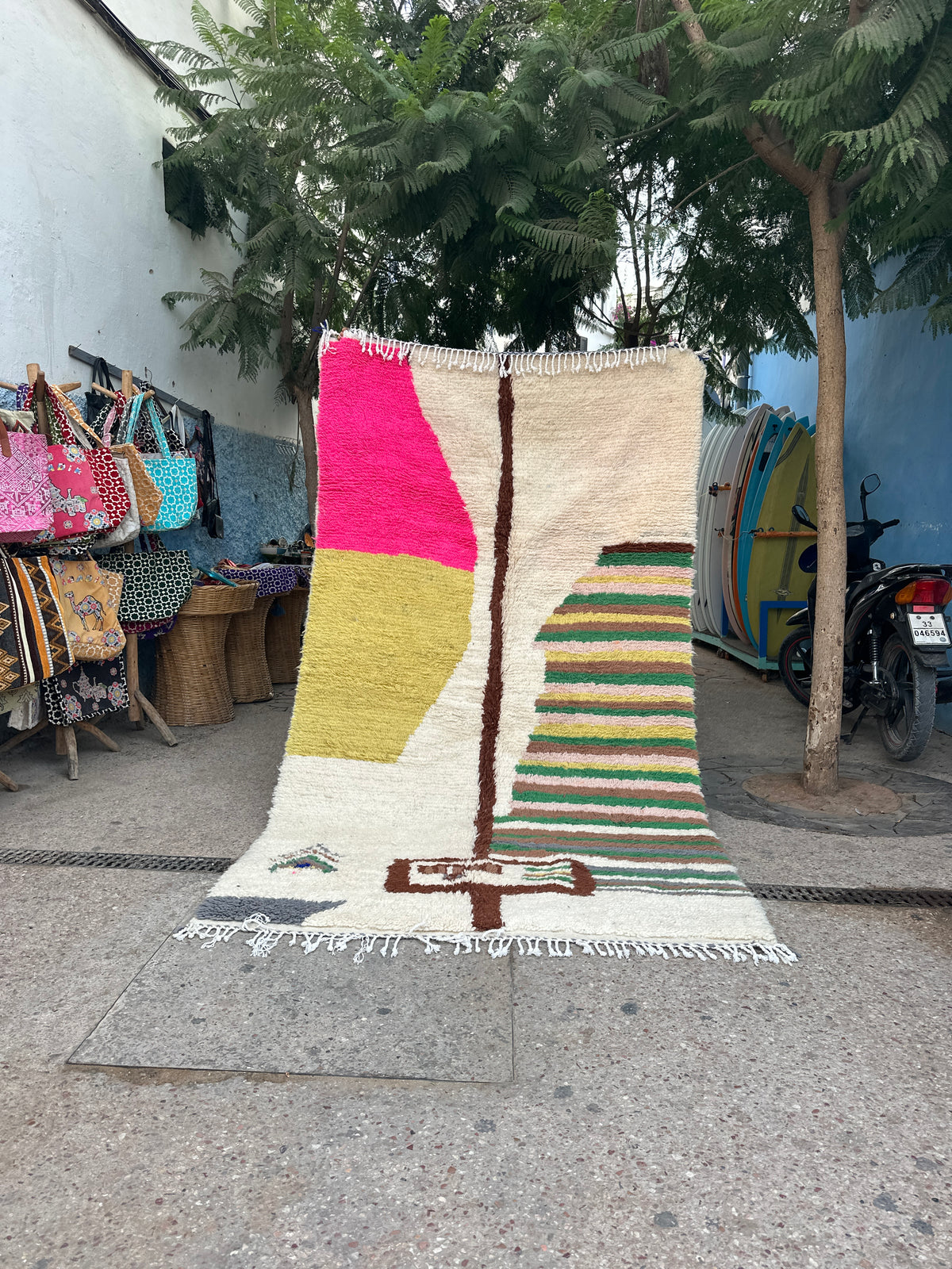 Handmade Azilal Rug, size 250 x 150 cm || 8.2 x 4.92 ft