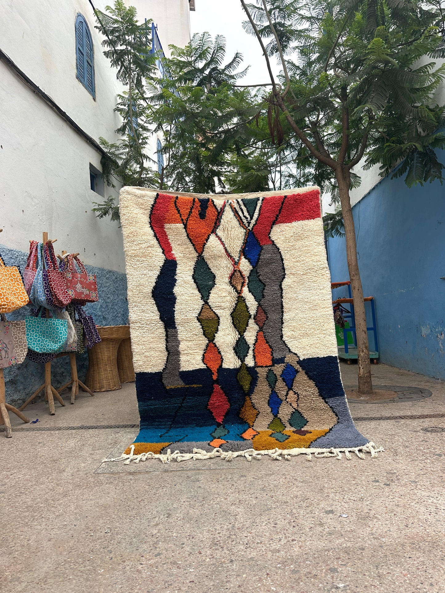 Handmade Beni Ouarain, size 250 x 150 cm || 8.2 x 4.92 ft