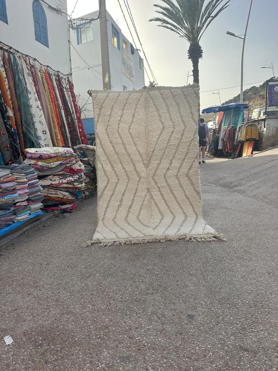 Handmade Beni Ouarain, size 250 x 150 cm || 8.2 x 4.92 ft