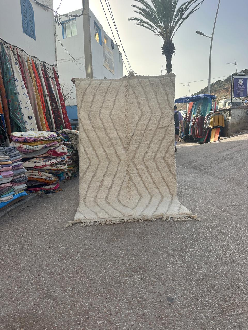 Handmade Beni Ouarain, size 250 x 150 cm || 8.2 x 4.92 ft