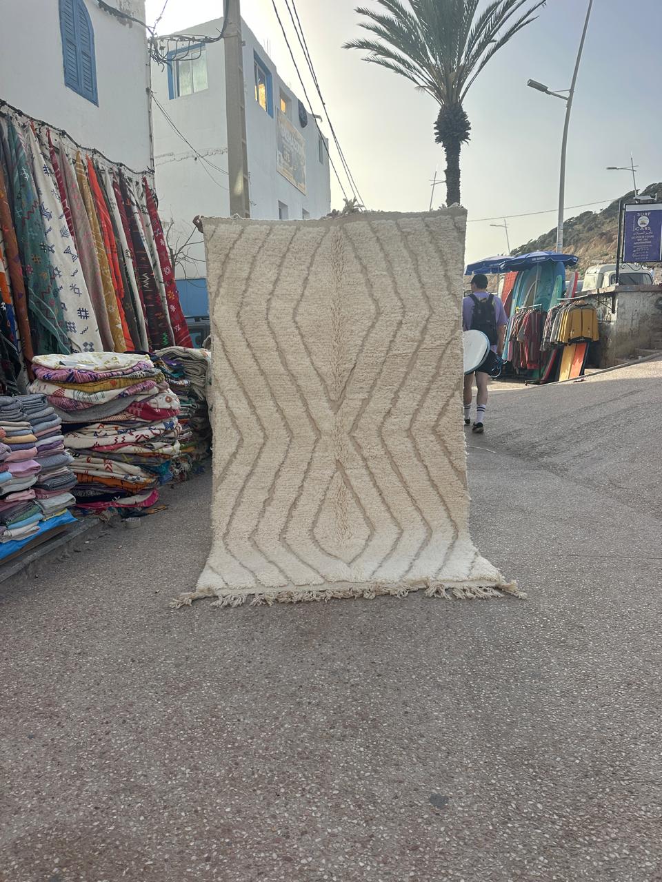 Handmade Beni Ouarain, size 250 x 150 cm || 8.2 x 4.92 ft