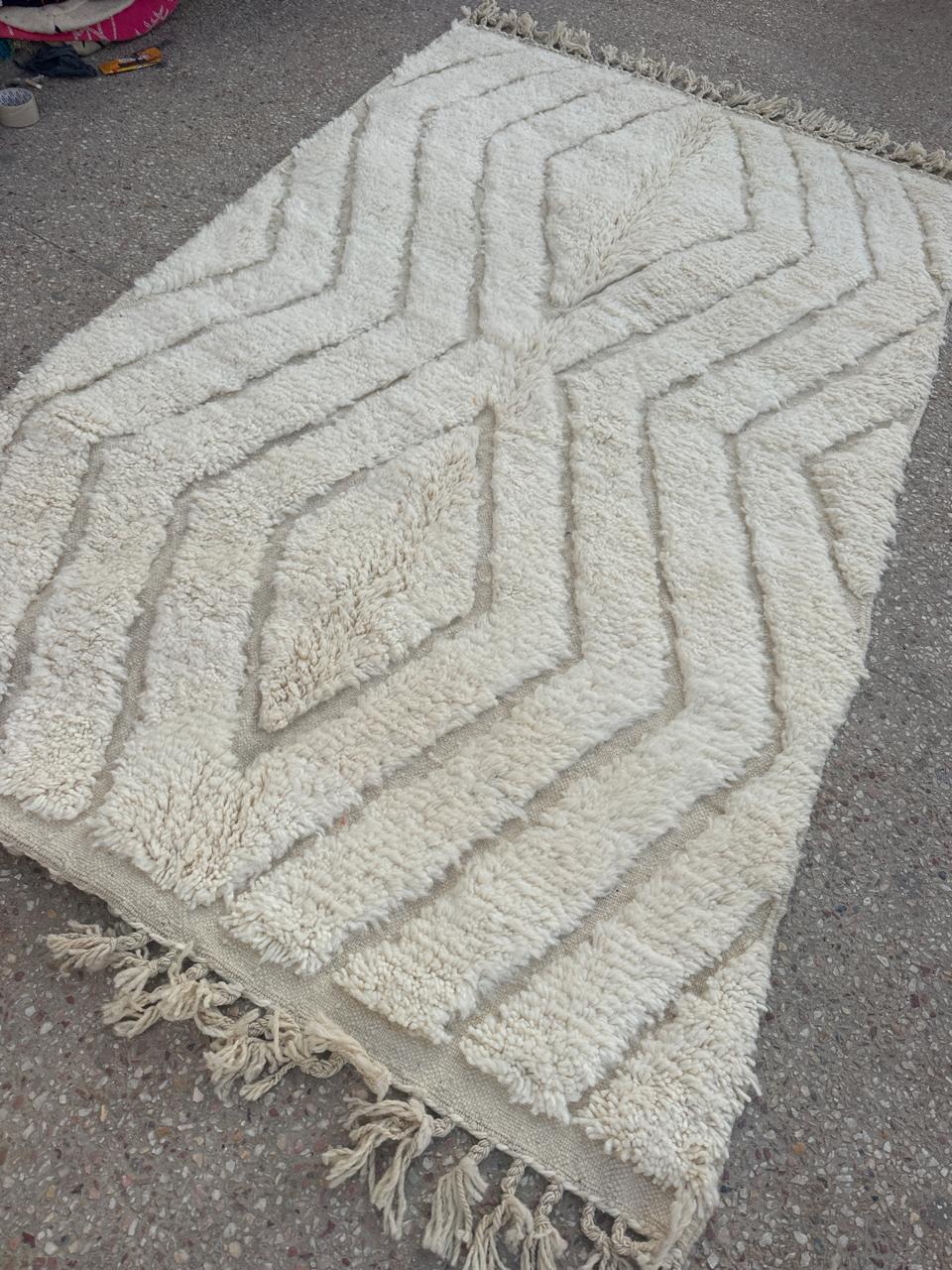 Handmade Beni Ouarain, size 250 x 150 cm || 8.2 x 4.92 ft