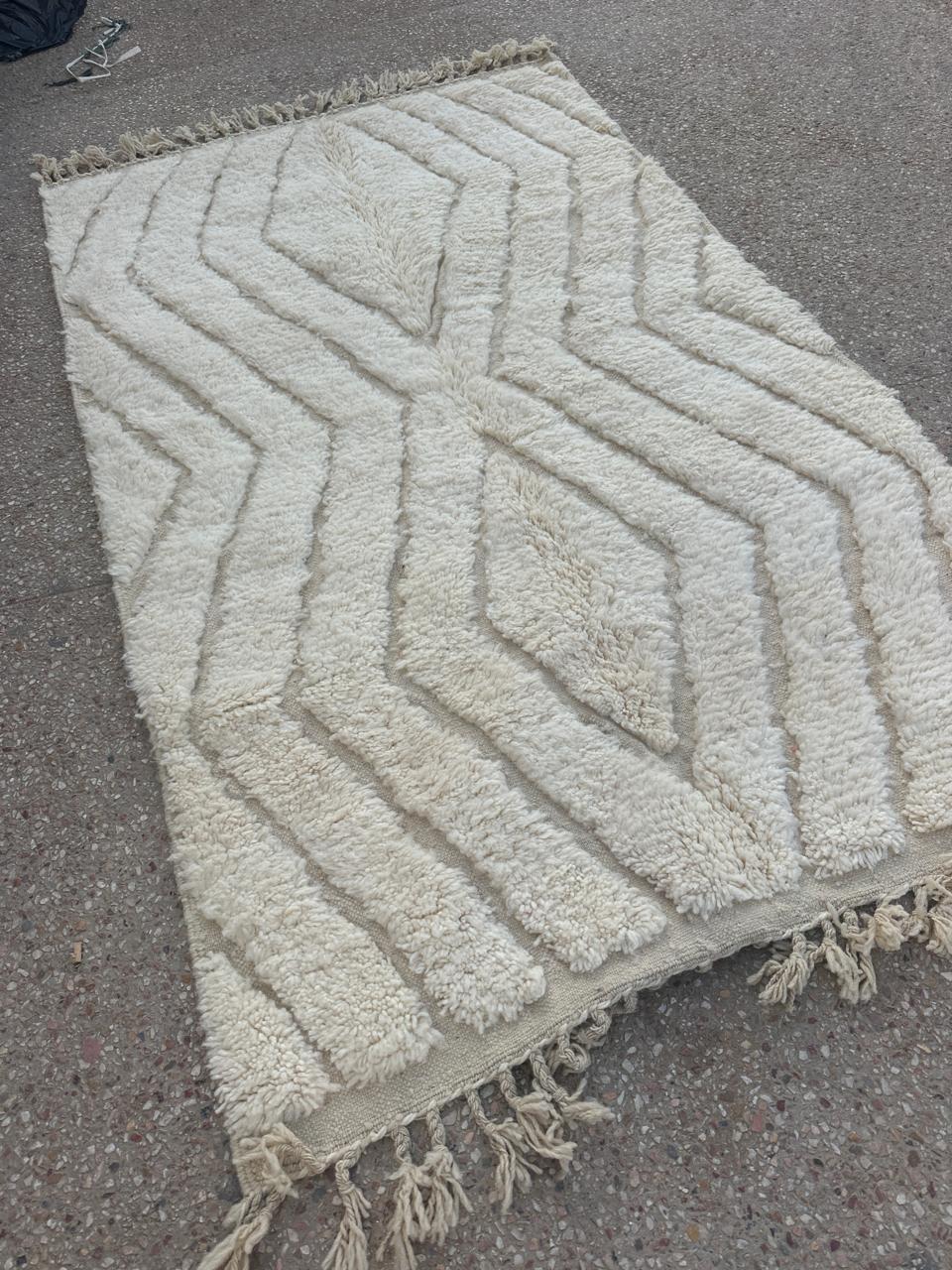 Handmade Beni Ouarain, size 250 x 150 cm || 8.2 x 4.92 ft