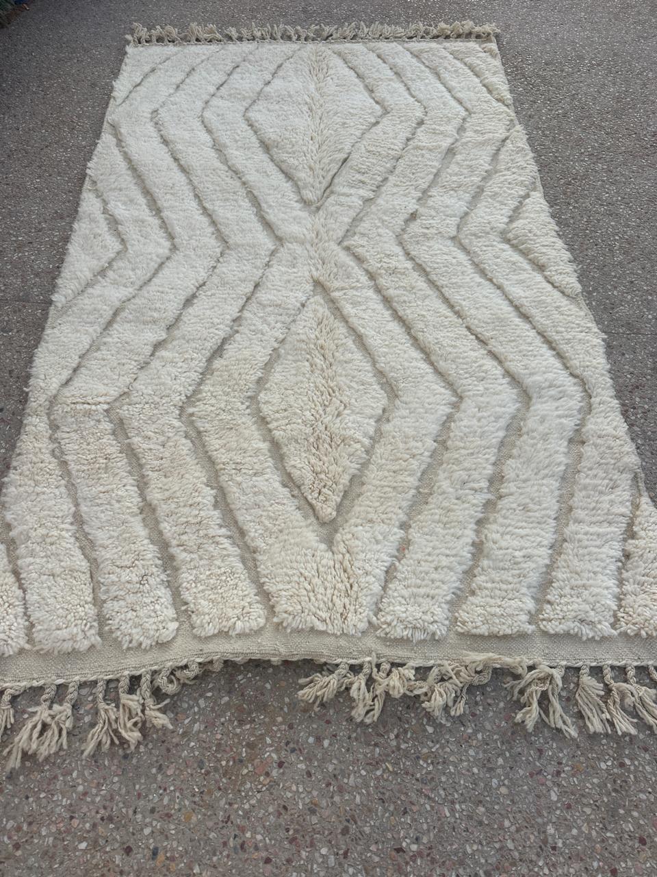 Handmade Beni Ouarain, size 250 x 150 cm || 8.2 x 4.92 ft