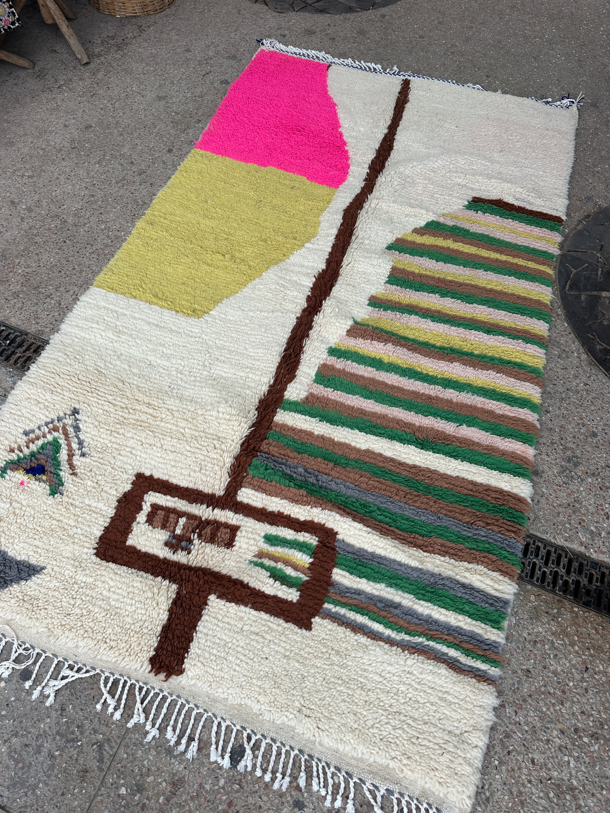 Handmade Azilal Rug, size 250 x 150 cm || 8.2 x 4.92 ft