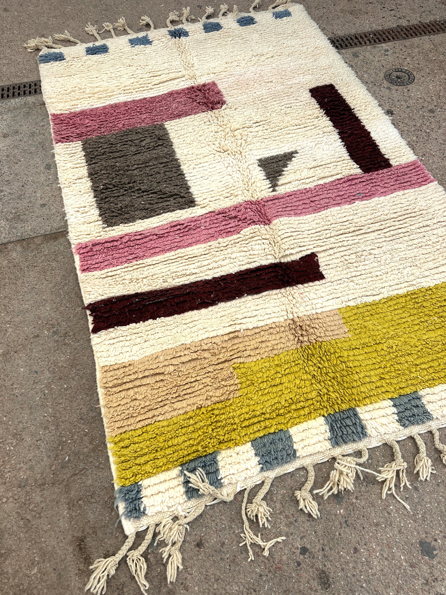 Handmade Beni Ouarain, size 250 x 150 cm || 8.2 x 4.92 ft