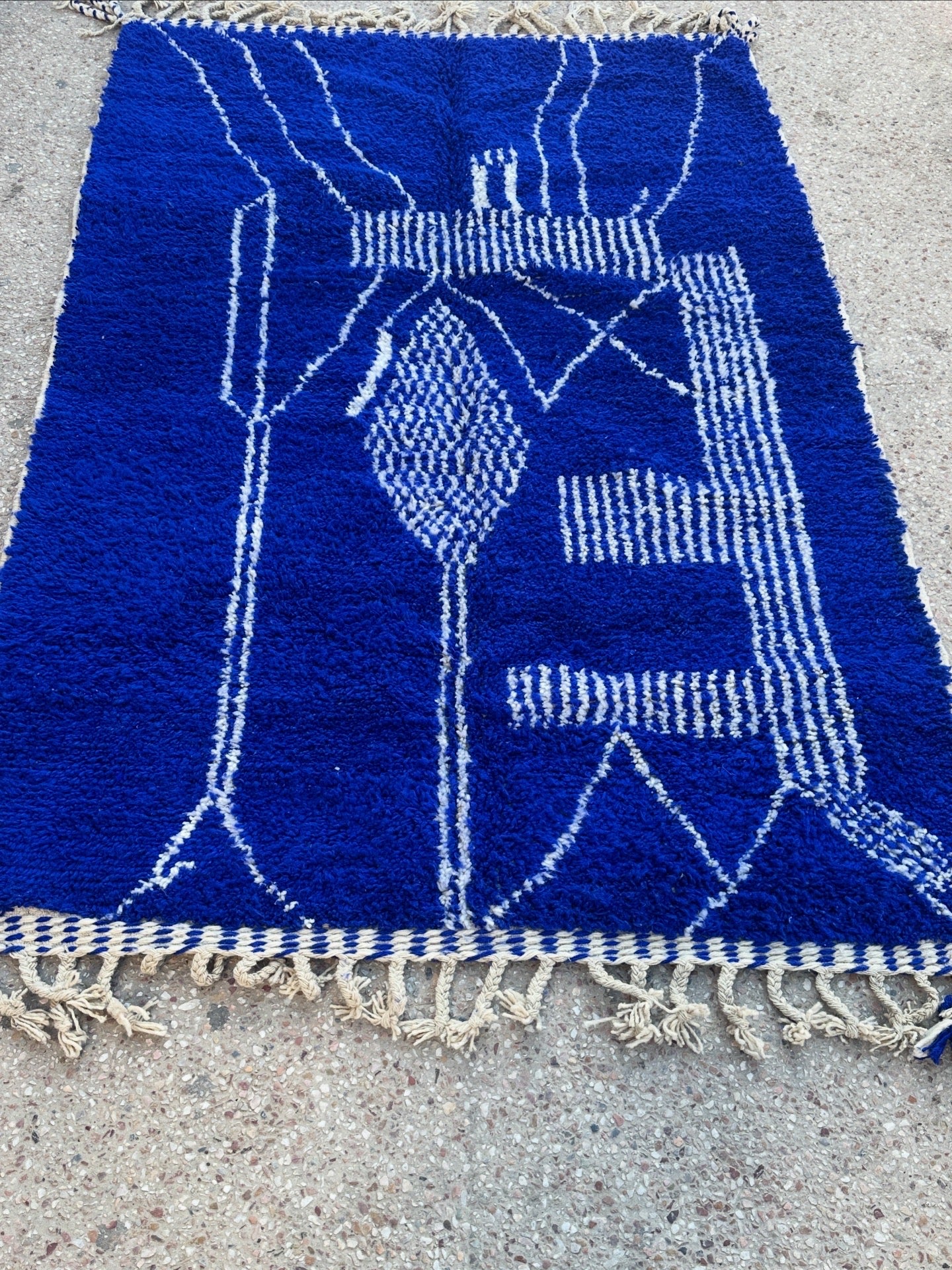 Beni Ouarain Rug size 250 x 150 cm || 8.2 x 4.92 ft