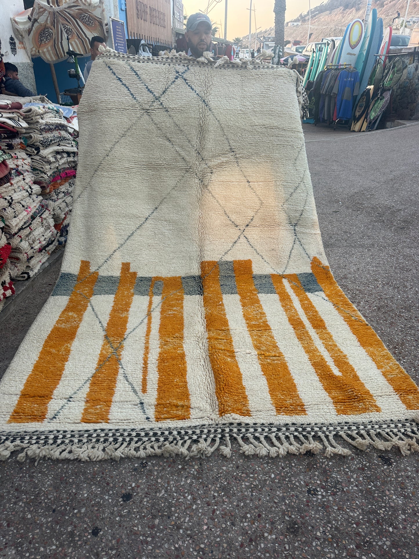 Beni Ouarain Rug size 300 x 200 cm || 9.84 x 6.56 ft