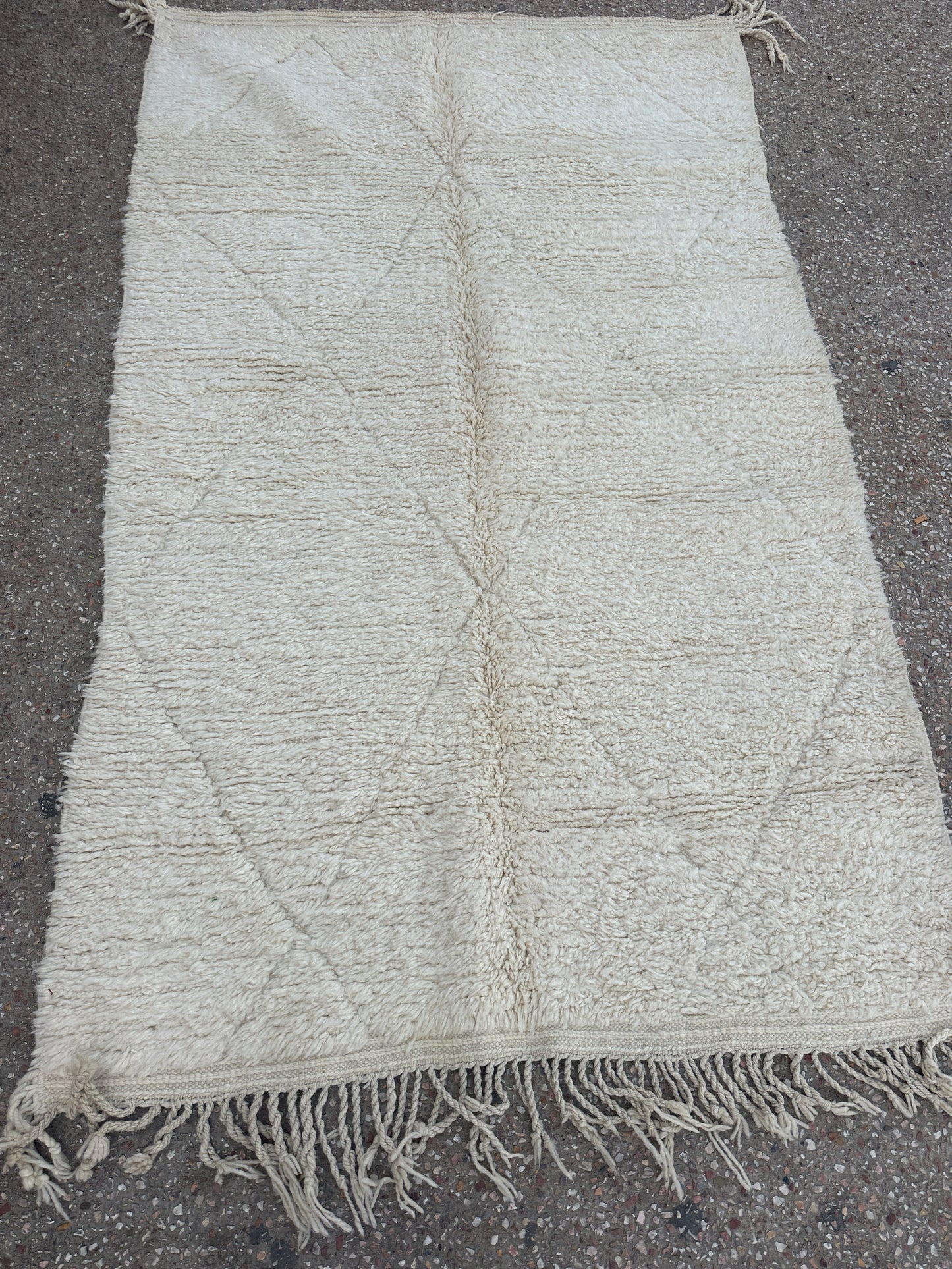 Beni Ouarain Rug size 250 x 150 cm || 8.2 x 4.92 ft